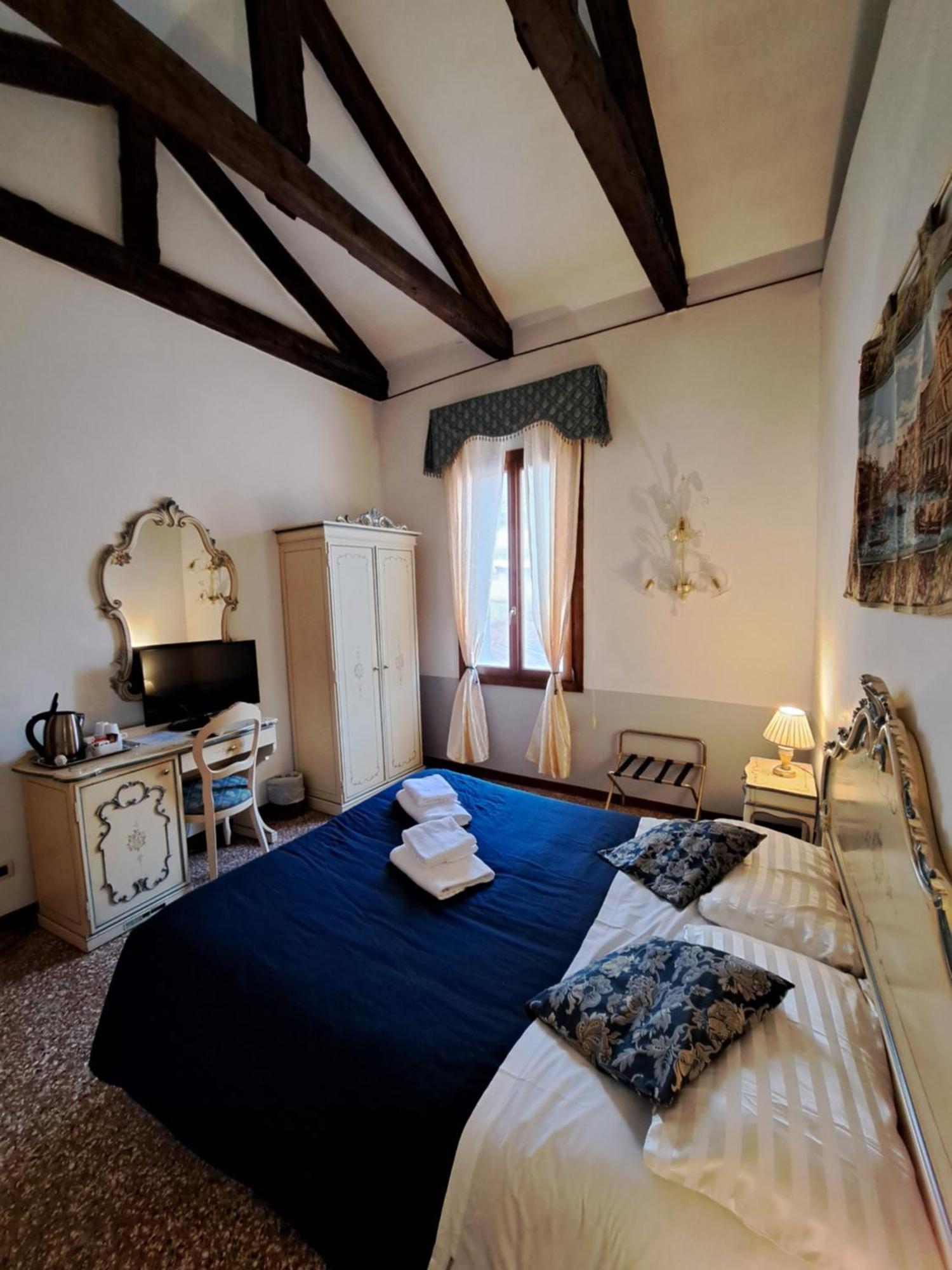 Triple Room,1534659937:JPEG