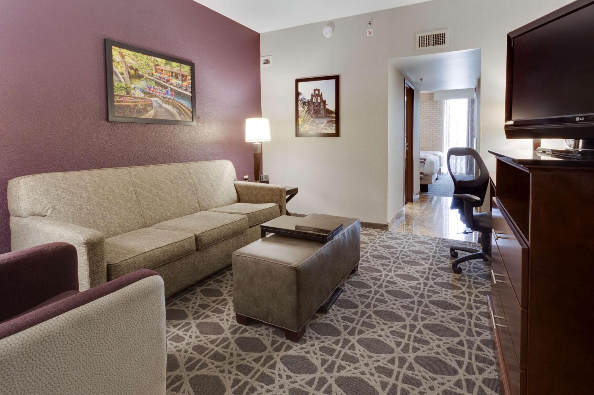King Suite with Sofa Bed,1540126081:JPEG