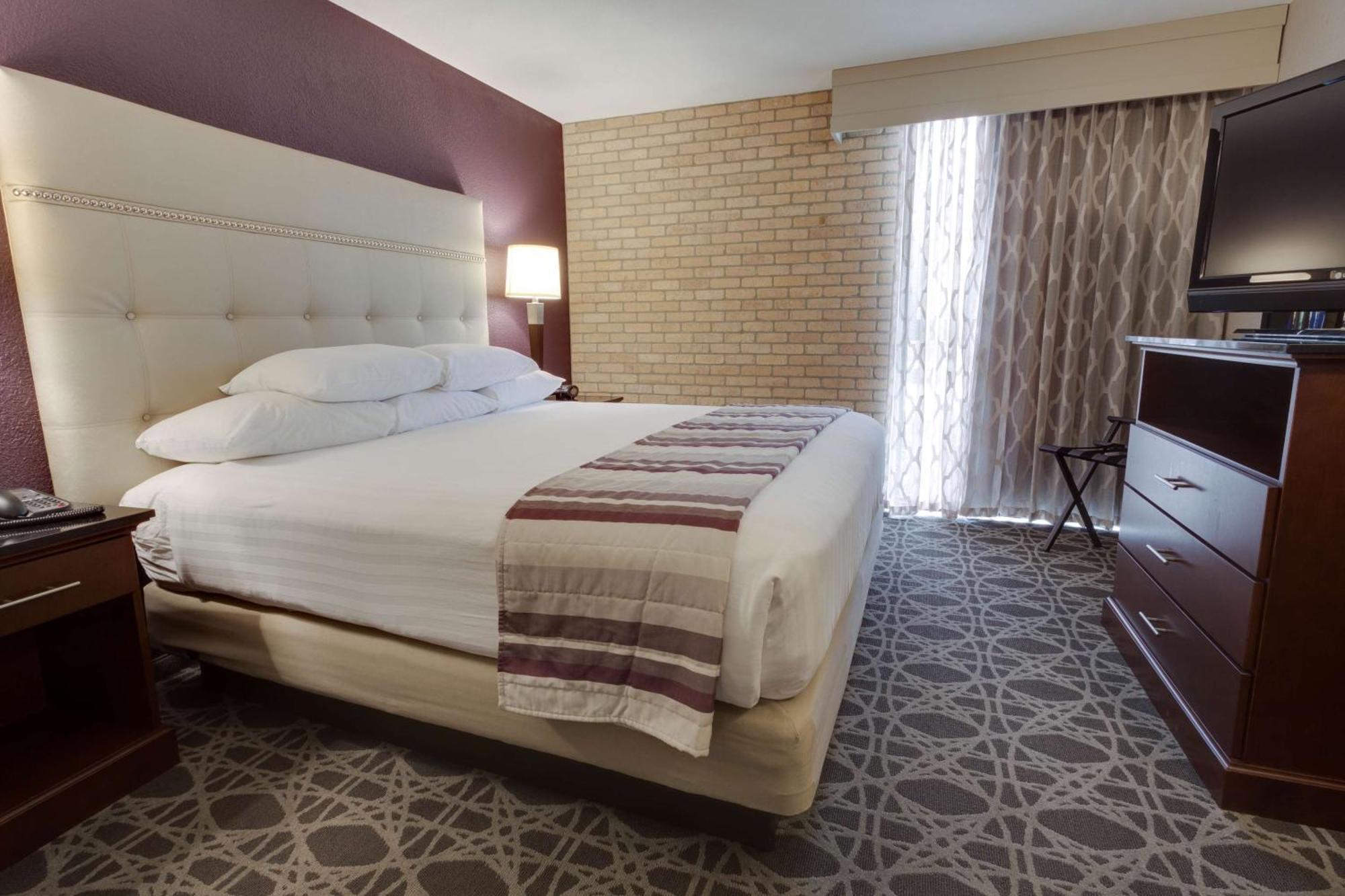 Superior King Suite,1540126042:JPEG