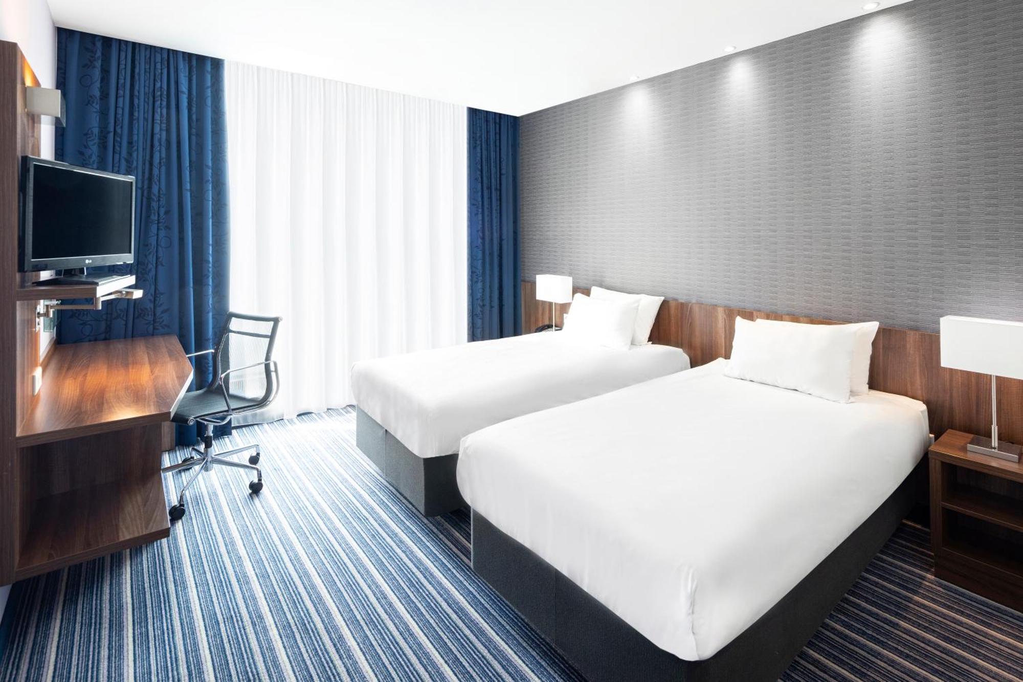 Standard Twin Room City View
