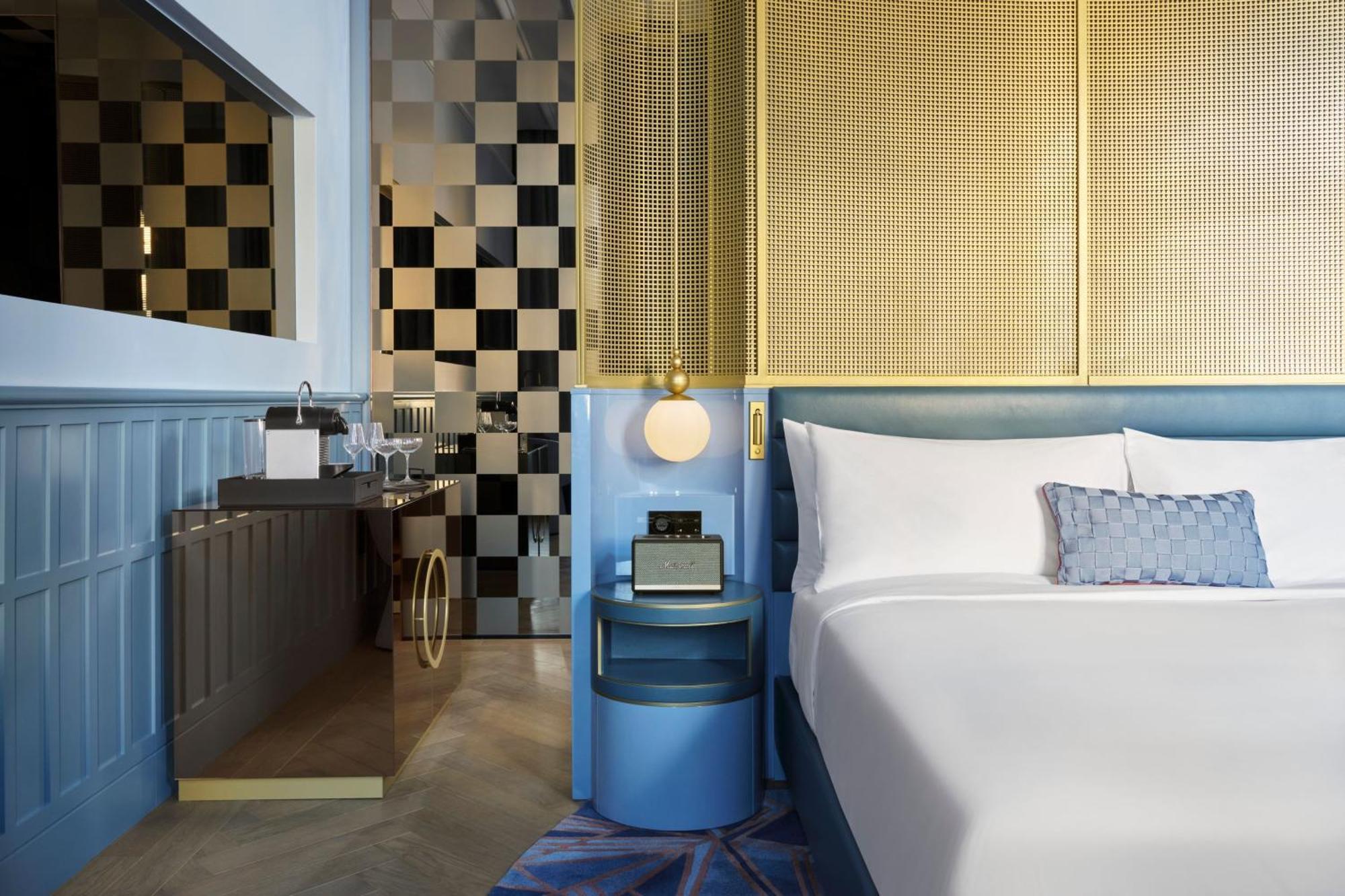 Studio King Suite with Street View,1547314765:JPEG