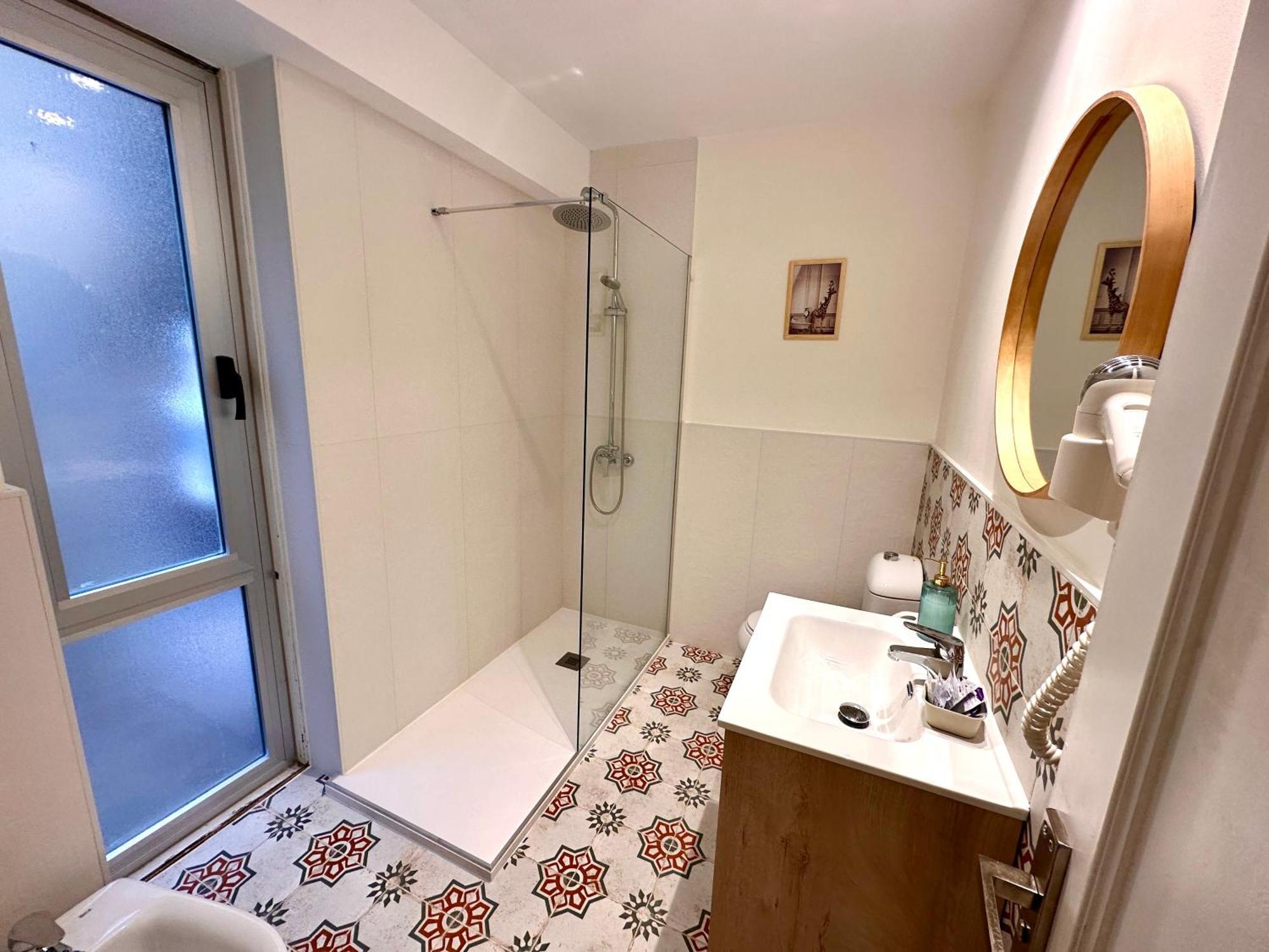 Habitación Doble con baño privado - 2 camas