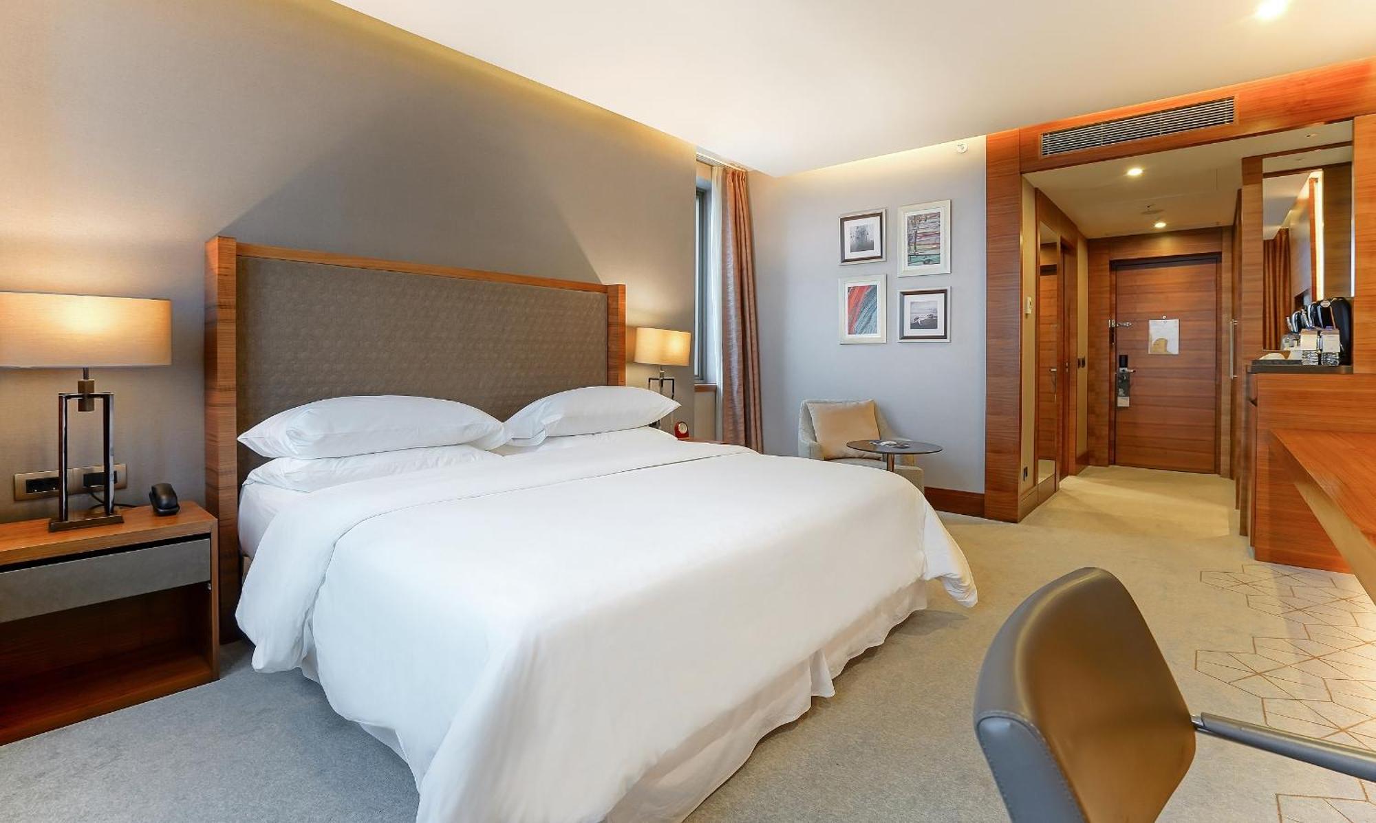Junior Deluxe Guest room King Harbor view