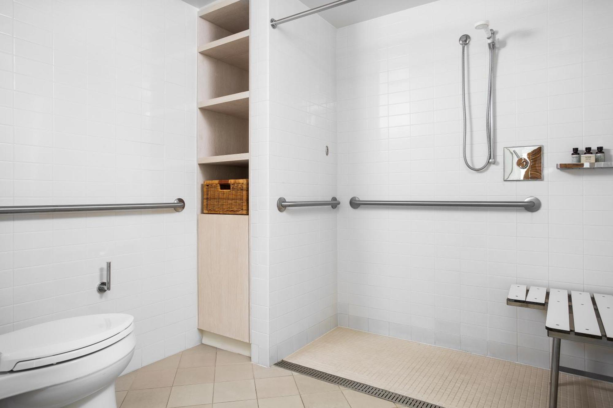 Queen Room Roll Shower City View