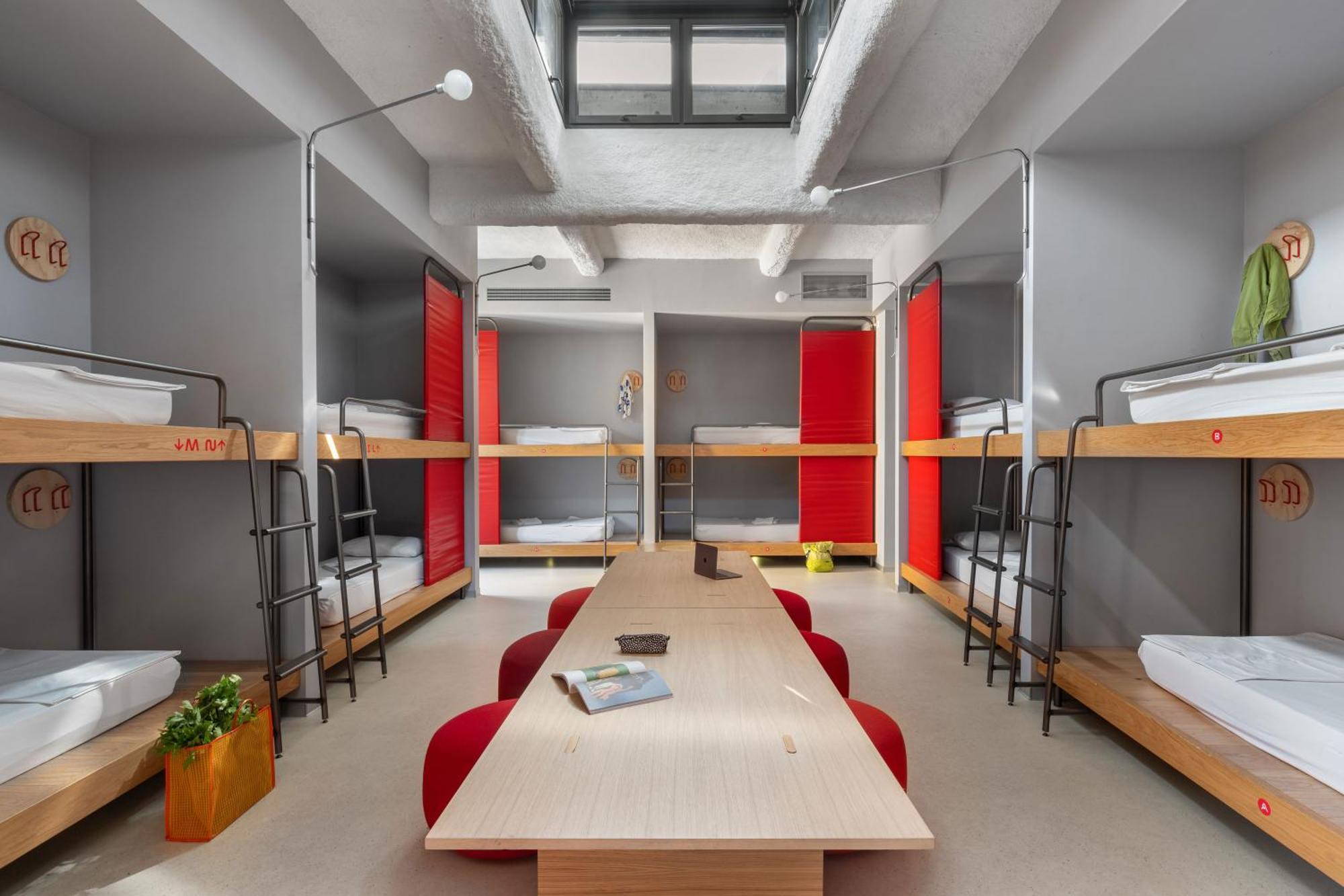 Bed in 16 Female Dormitory Room,1143638797:JPEG