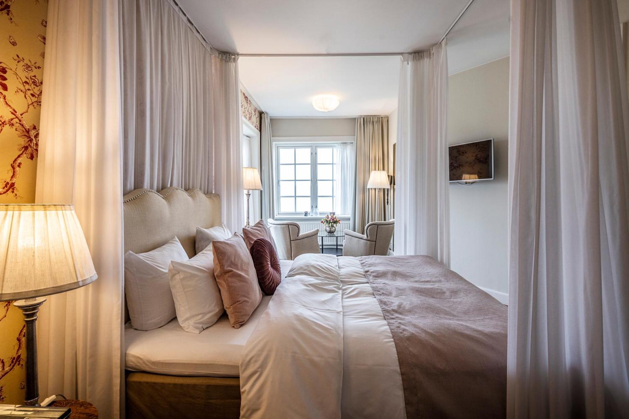 Romantic Suite,1550311660:JPEG