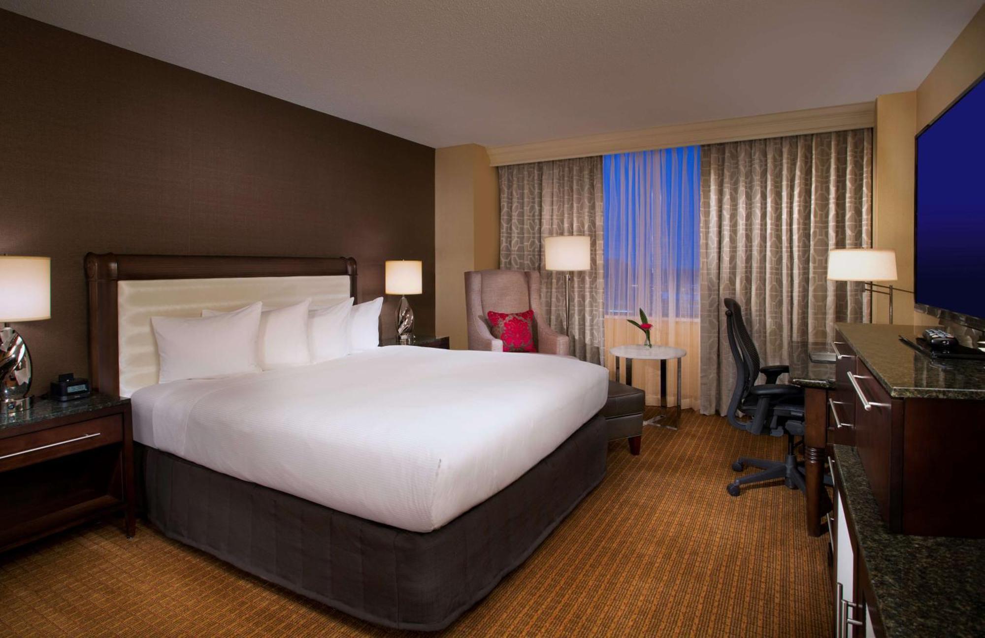 Chambre Lit King-Size - Accessible aux Personnes à Mobilité Réduite