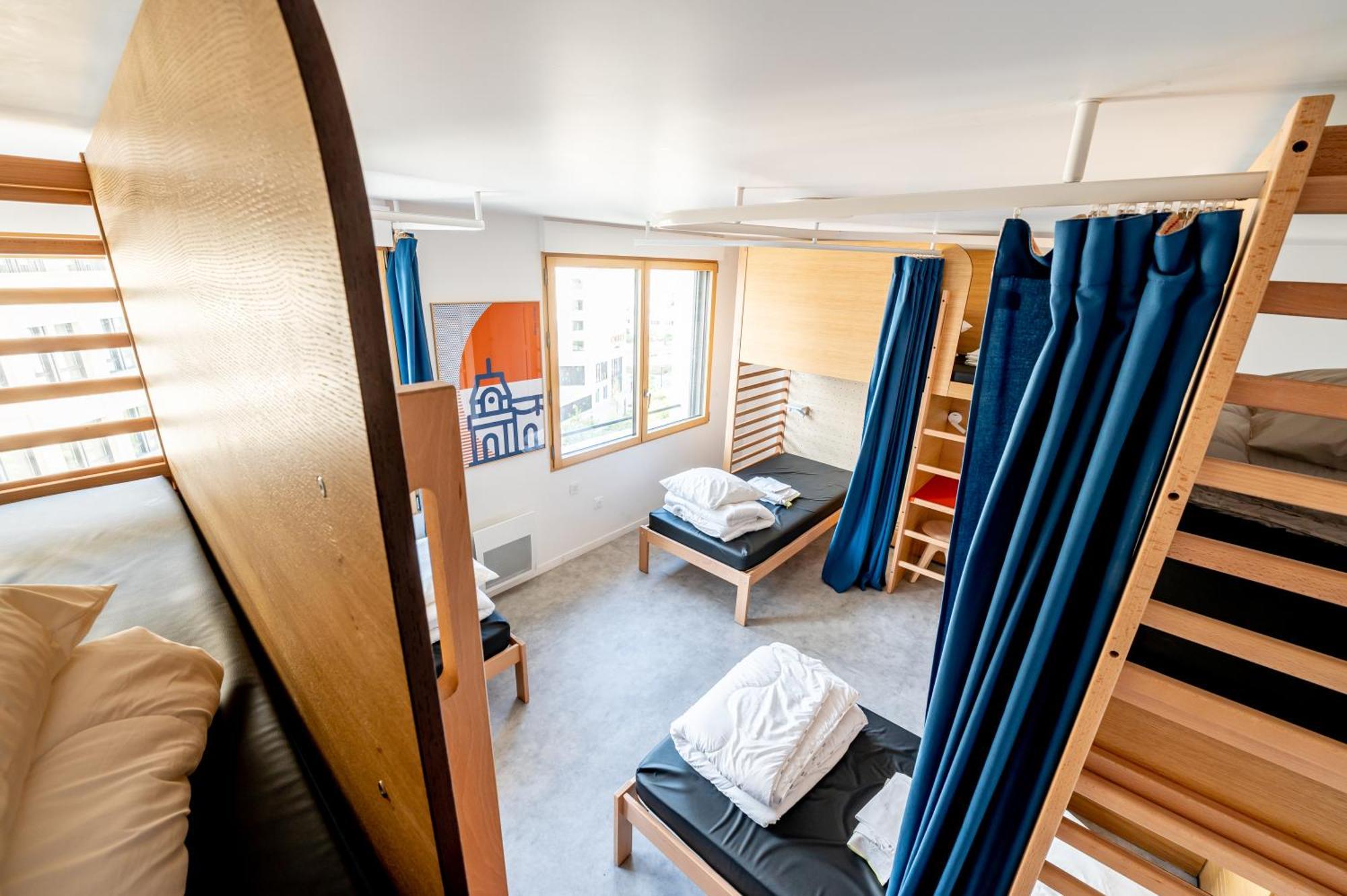 Single Bed 6-Bed Dormitory Room