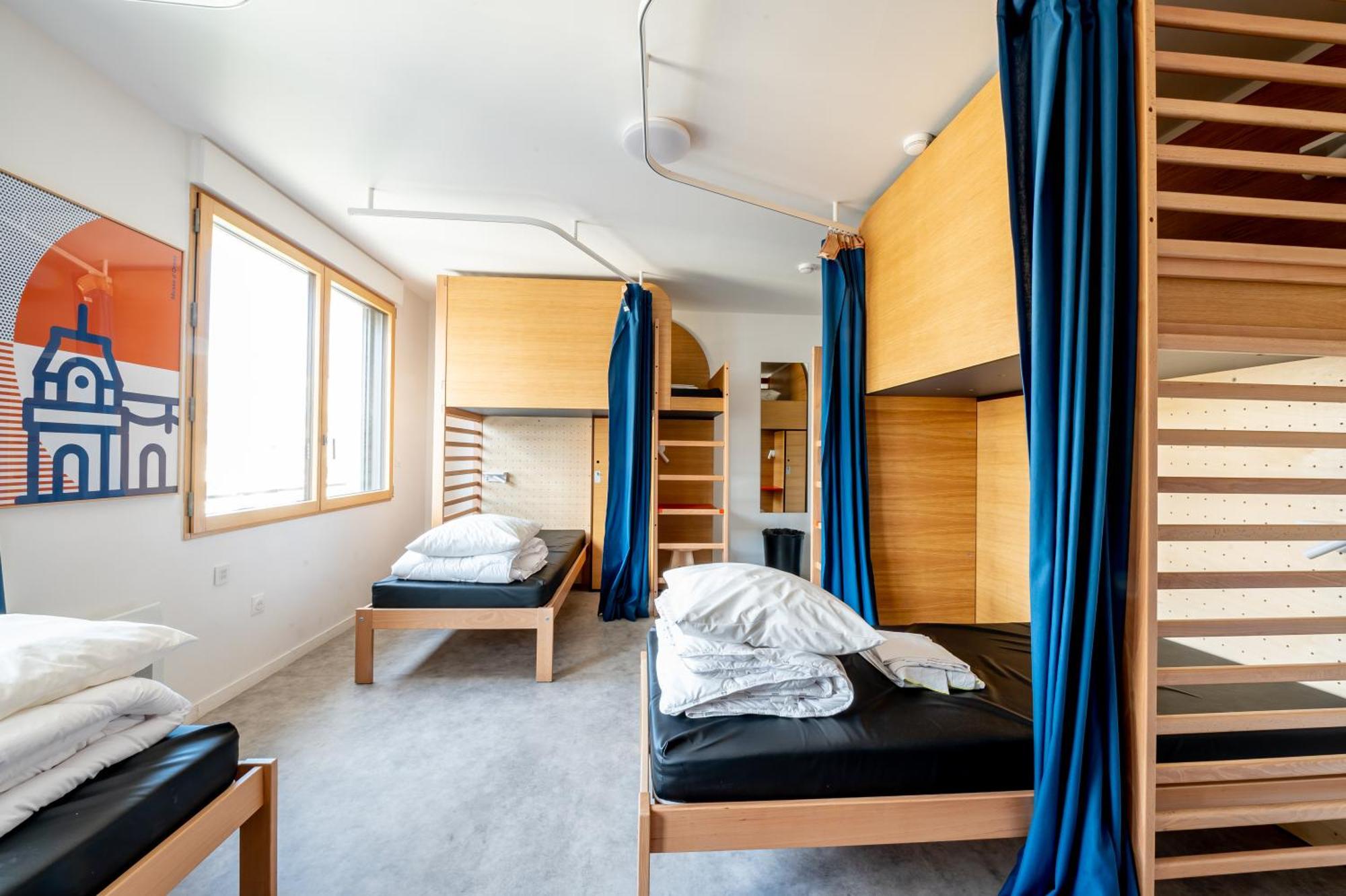 Single Bed 6-Bed Dormitory Room