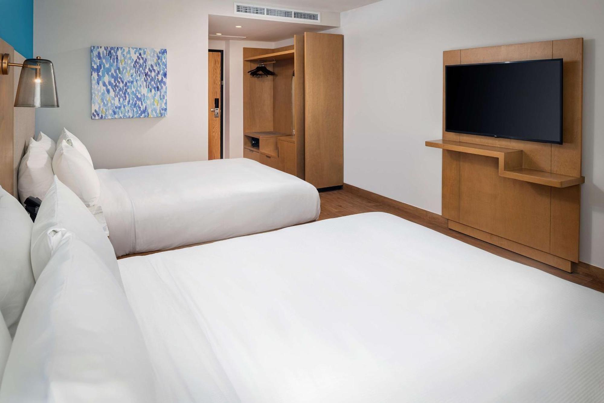 Premium Queen Room with Two Queen Beds,1557056347:JPEG
