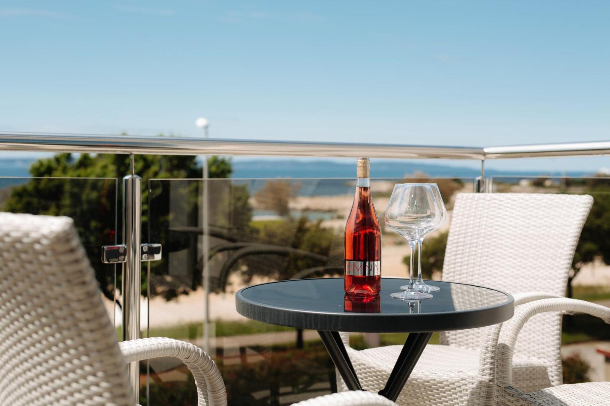 Deluxe Double Room Balcony Partial Sea View