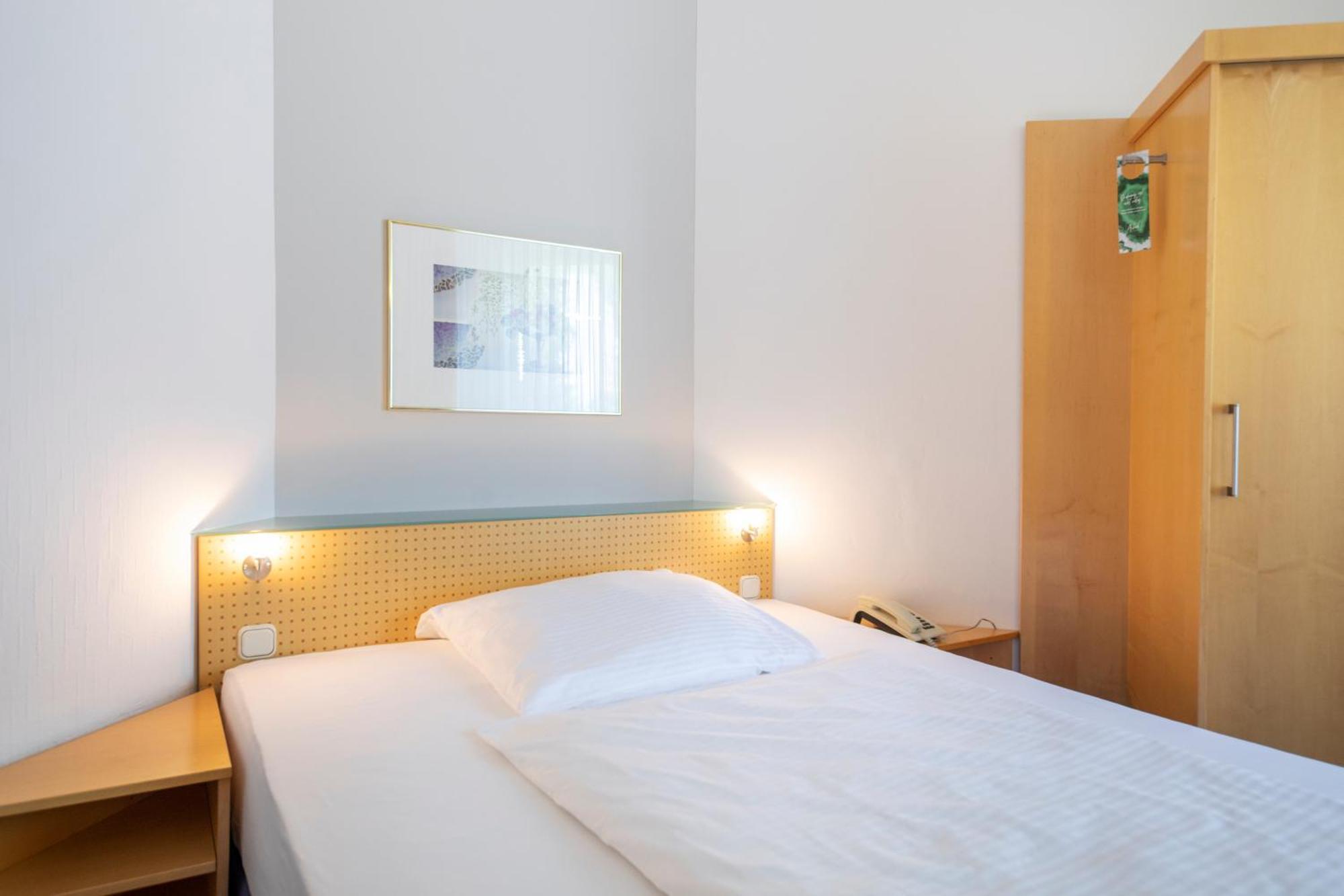 Business Double Room,1557299869:JPEG
