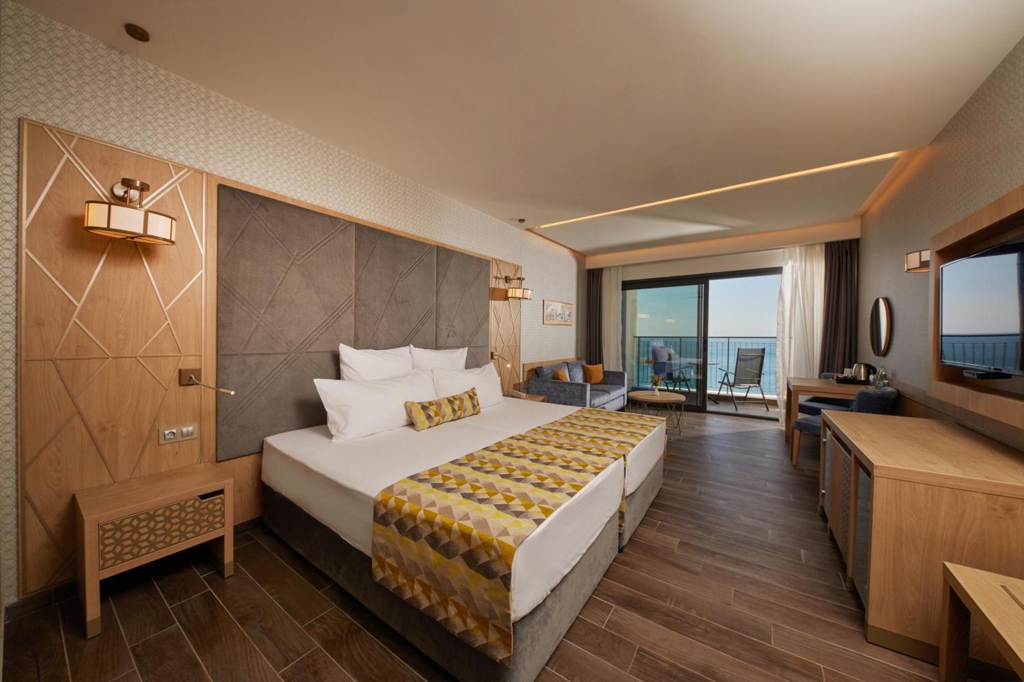 Double Deluxe Frontal Sea View