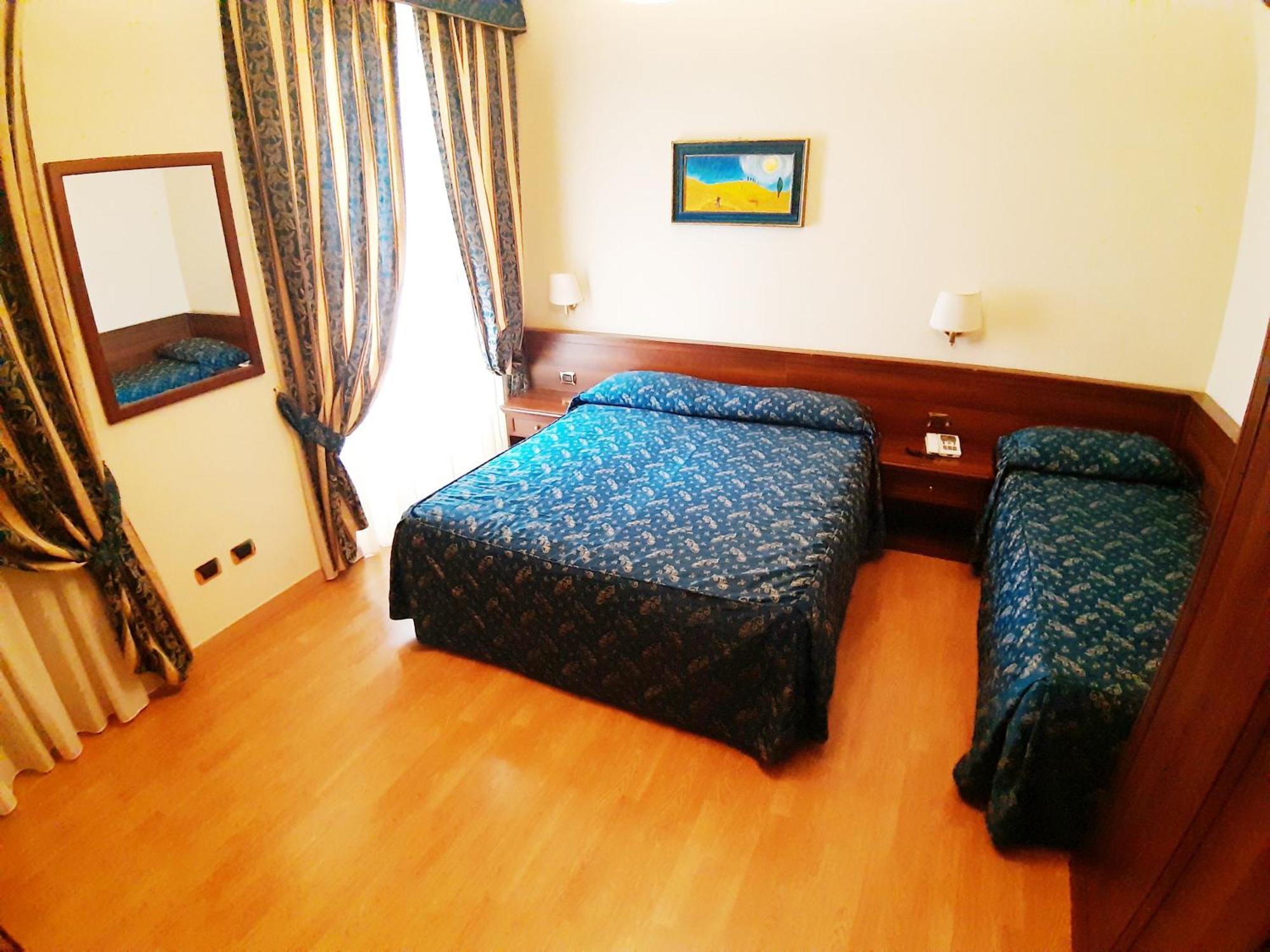 Double or Twin Room Private Bathroom