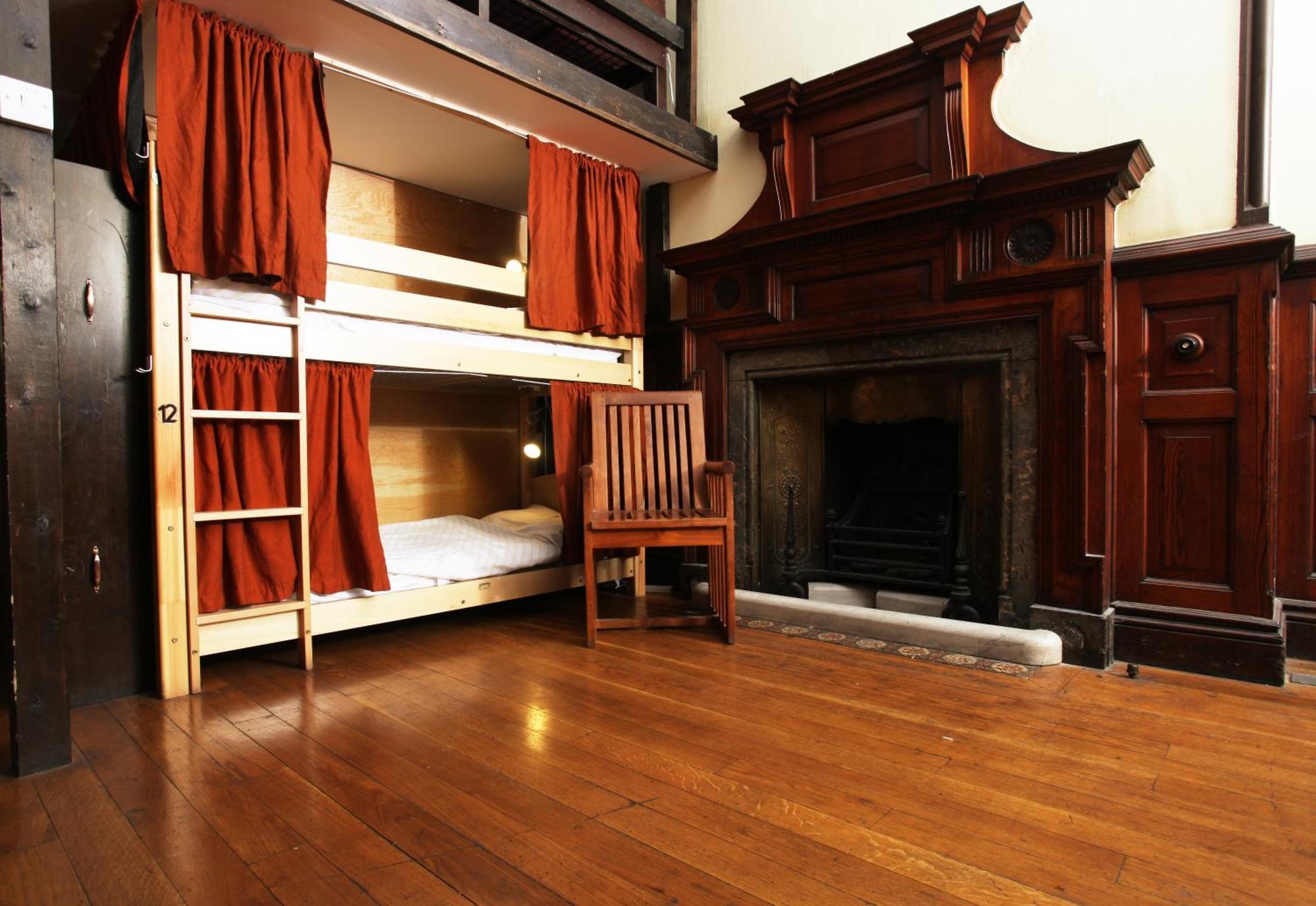 Bed in 18-Bed Mixed Dormitory Room