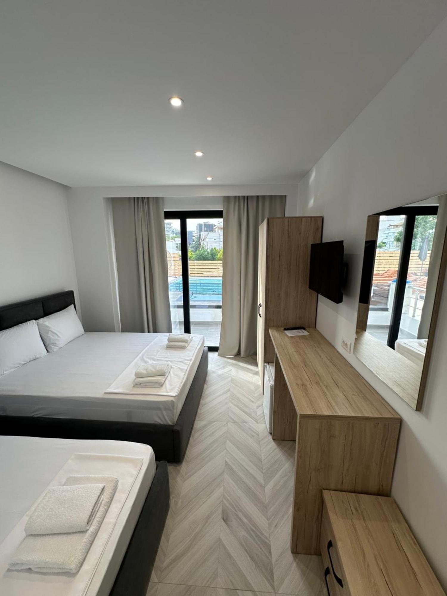 Deluxe Triple Room with Pool View,1587022094:JPEG