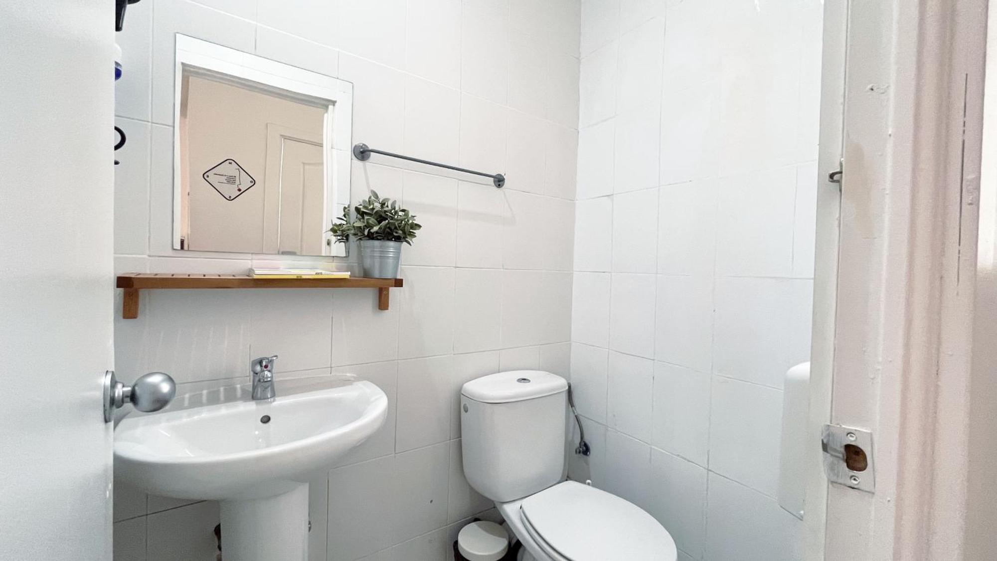 Quarto Triplo com Casa de Banho Privativa
