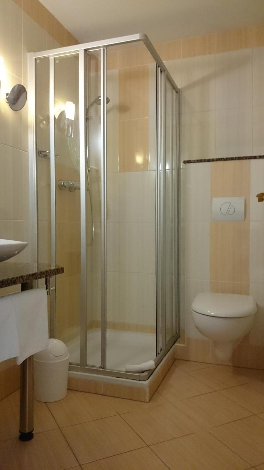 Twin Room Bathroom