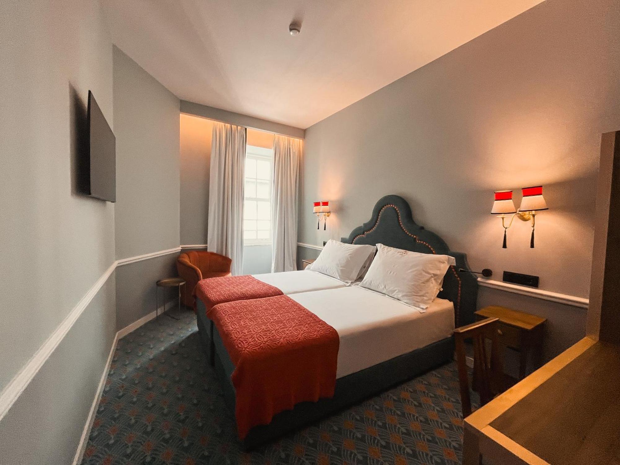 Quarto com 2 Camas de Solteiro