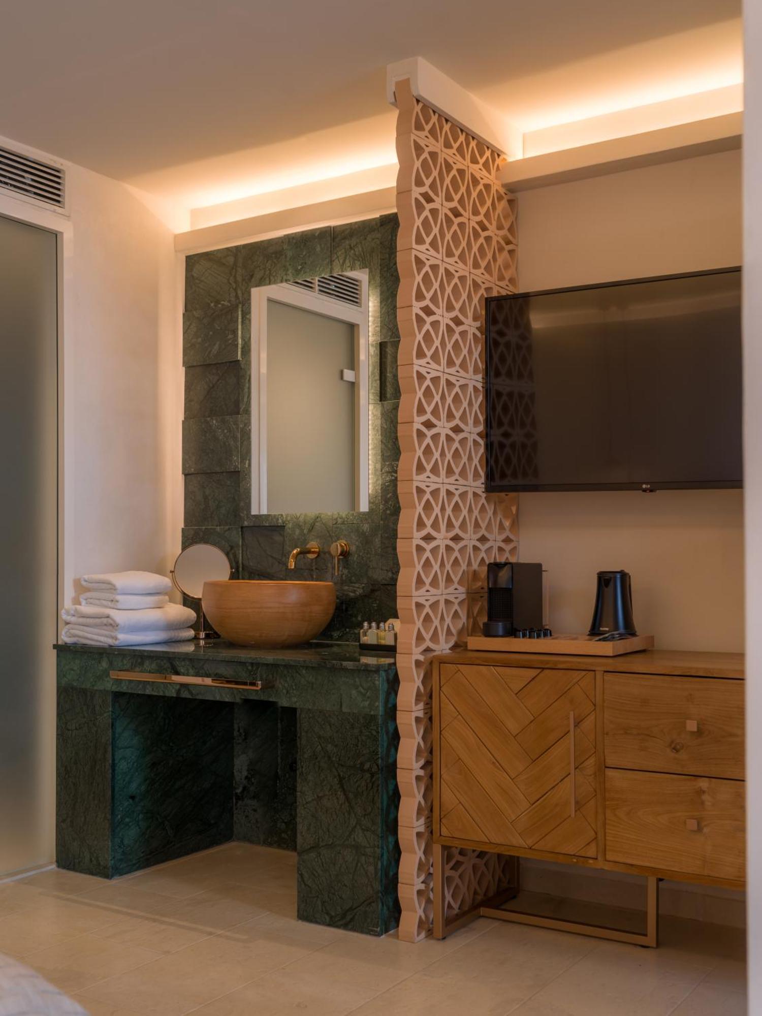 Habitación Doble Superior con bañera de hidromasaje exterior