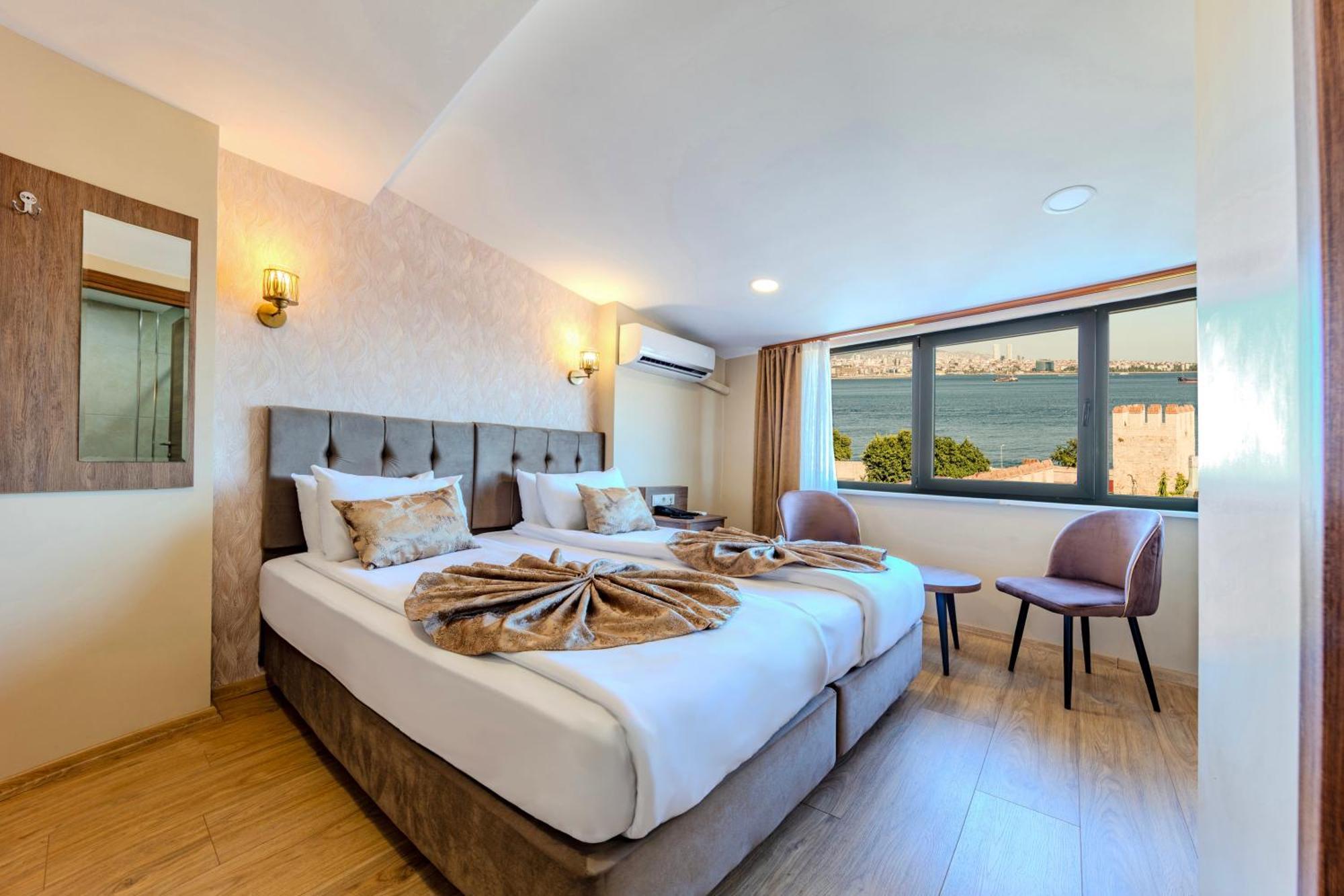 Chambre Double ou Lits Jumeaux - Vue Latérale sur Mer