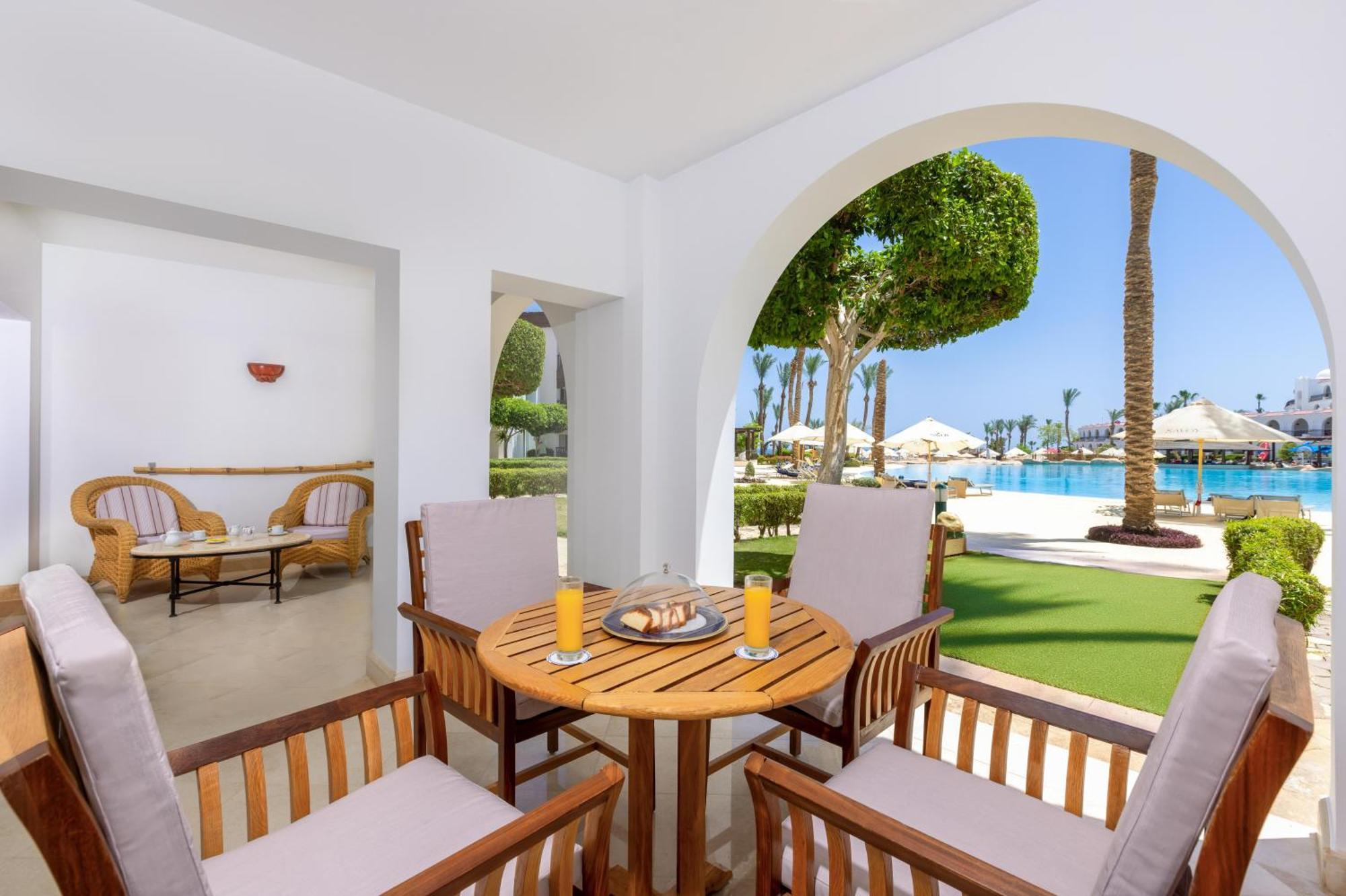 Diplomaten-Suite mit Poolblick