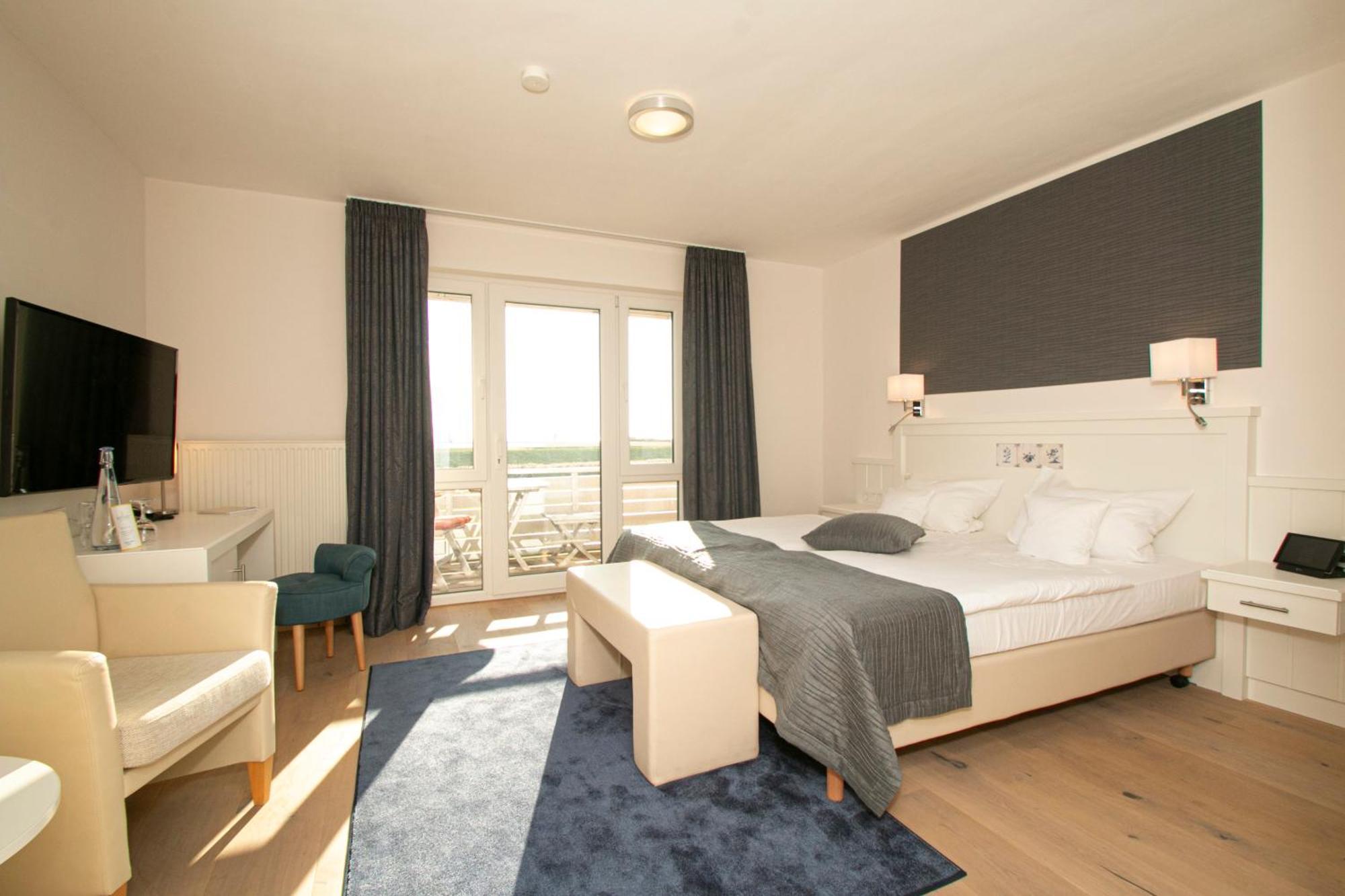 Doppelzimmer mit Balkon und Meerblick