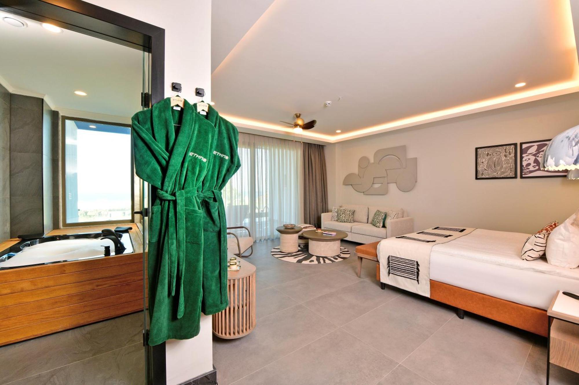Superior Kamer met Hydromassagebad en Uitzicht op Zee