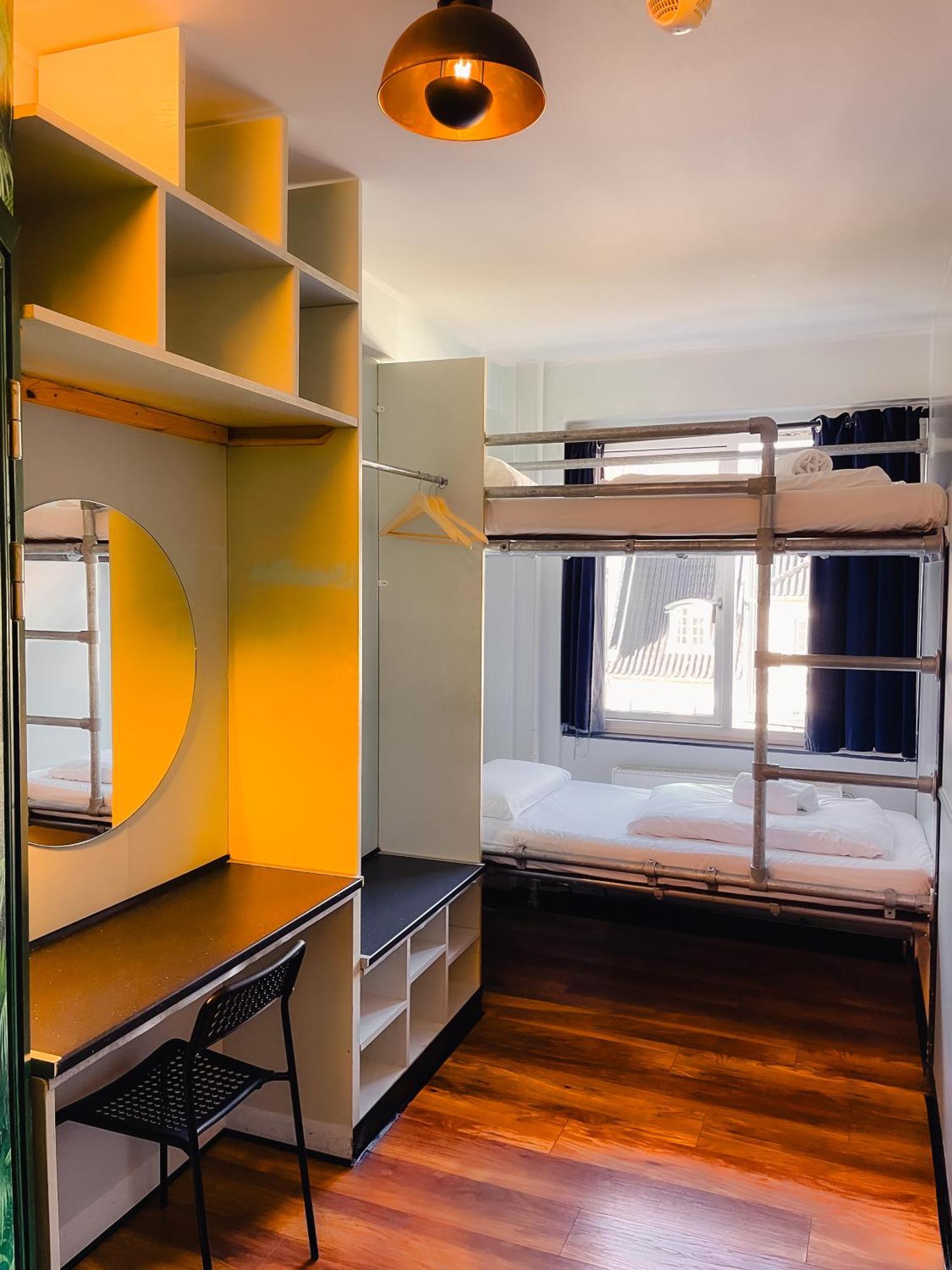 Zweibettzimmer mit eigenem Bad