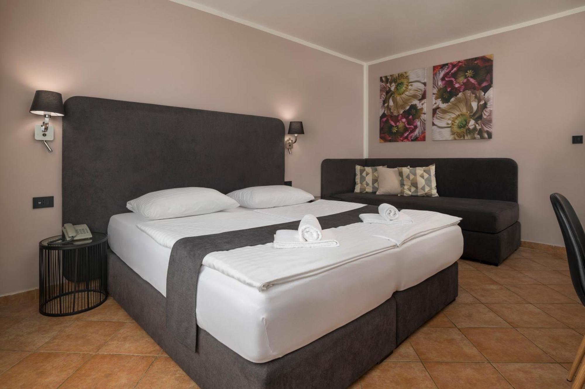Standard Double Room,1630863744:JPEG