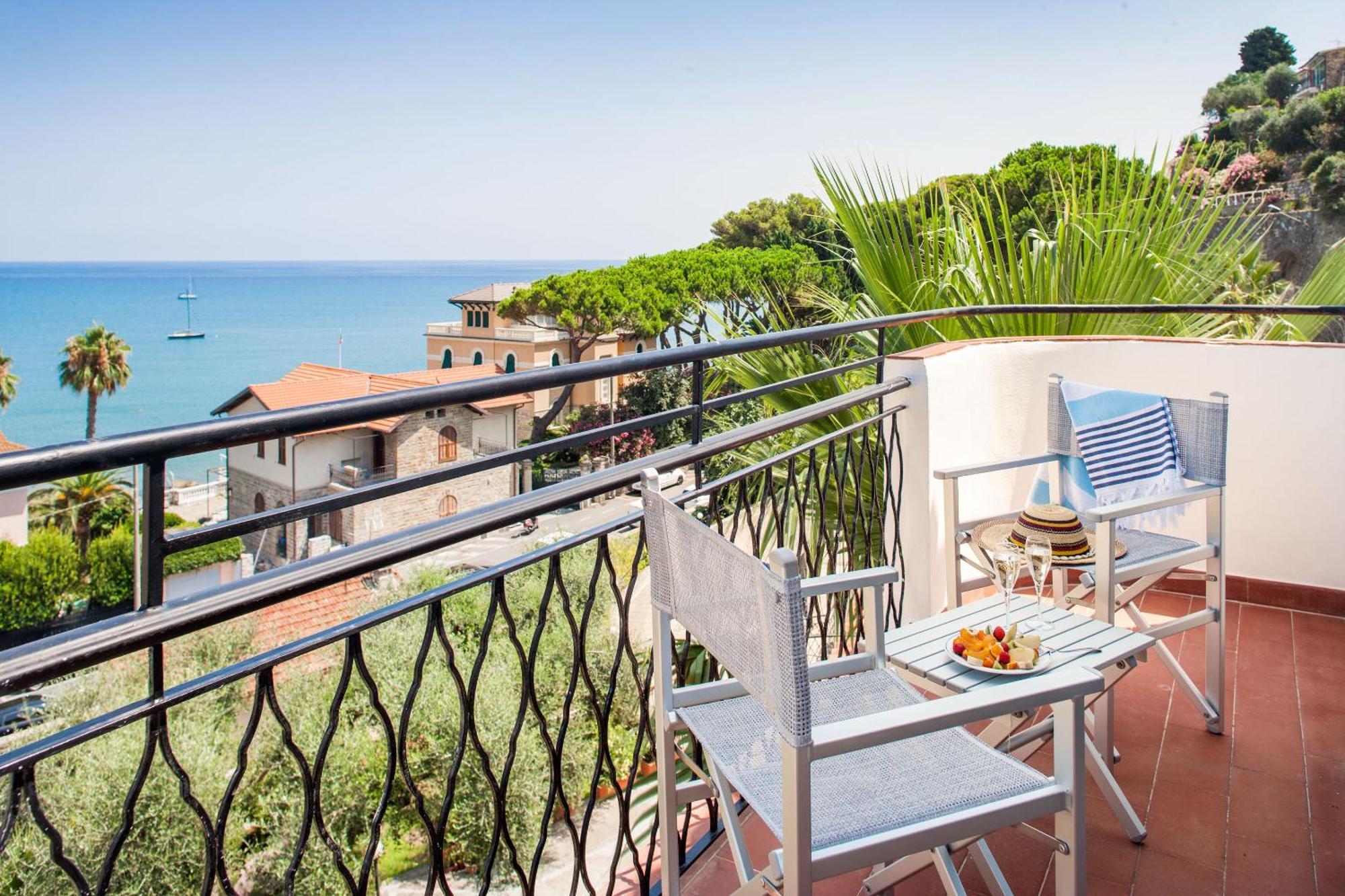 Superior Double Room with Balcony and Sea View