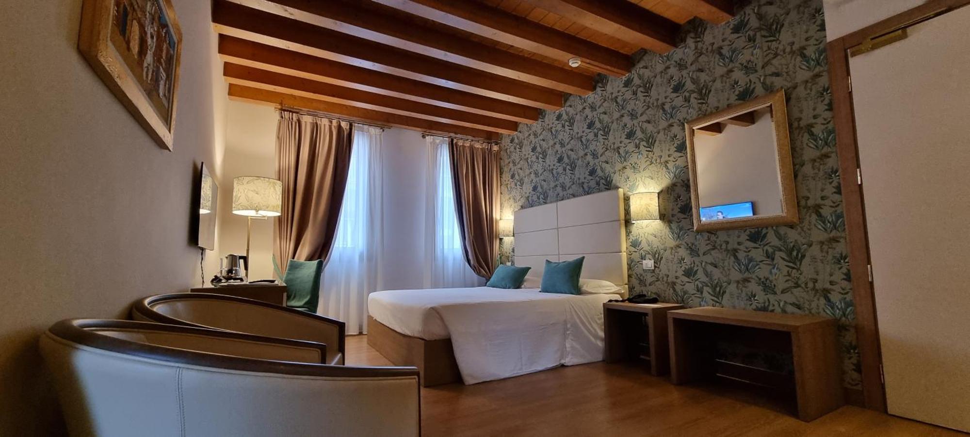Superior Junior Suite