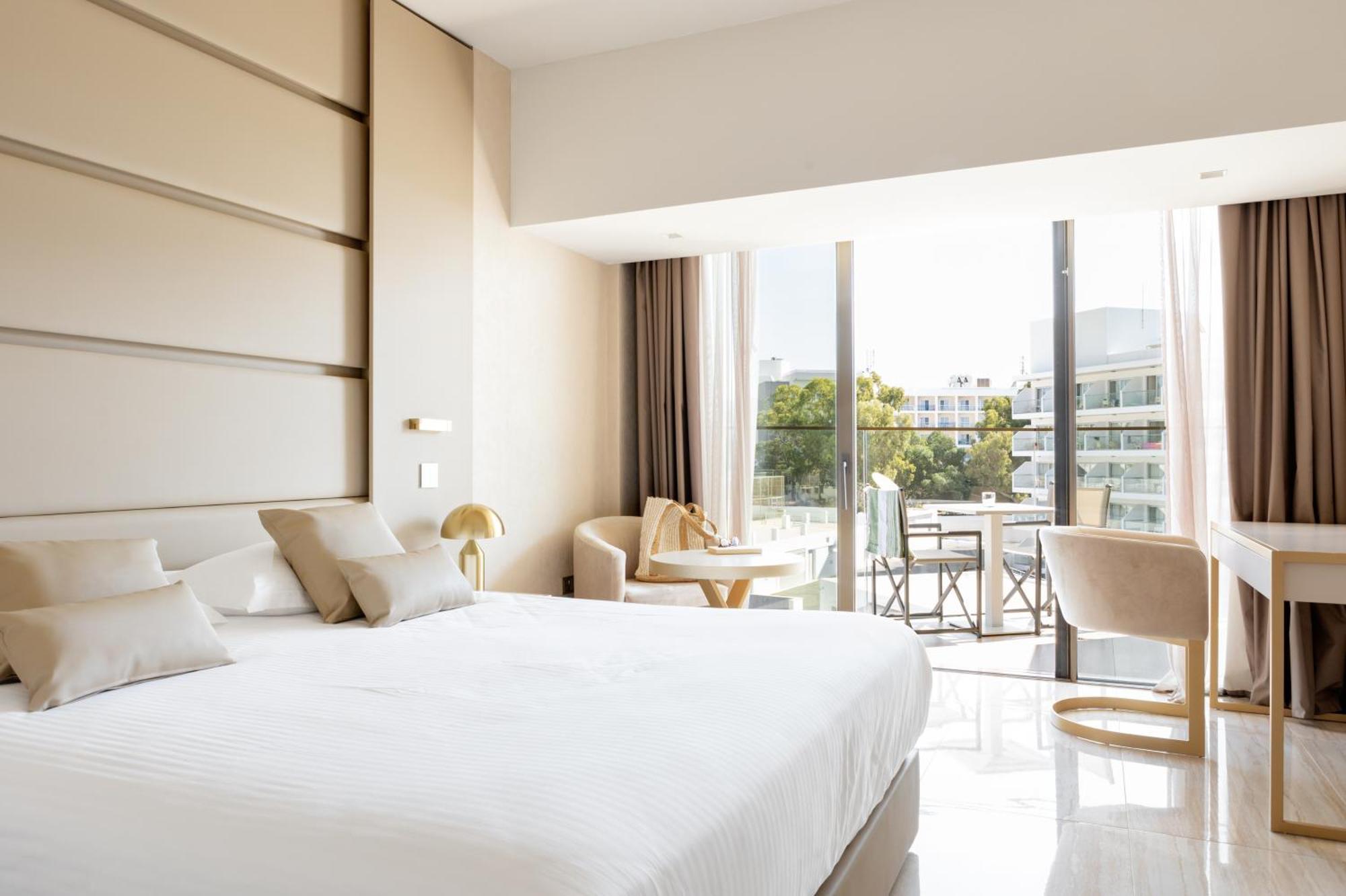 Deluxe Double or Twin Room Inland View