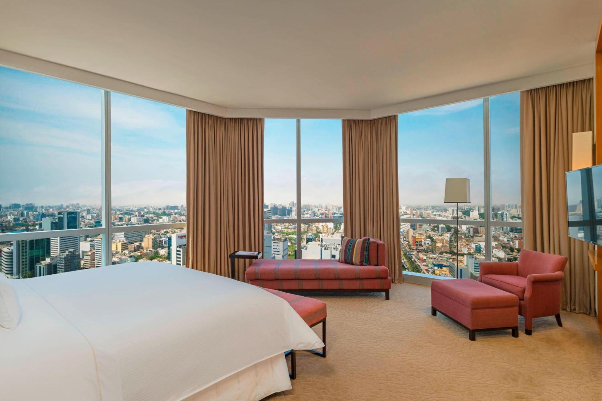 Executive Suite Club Lounge Access Suite 1 King High Floor