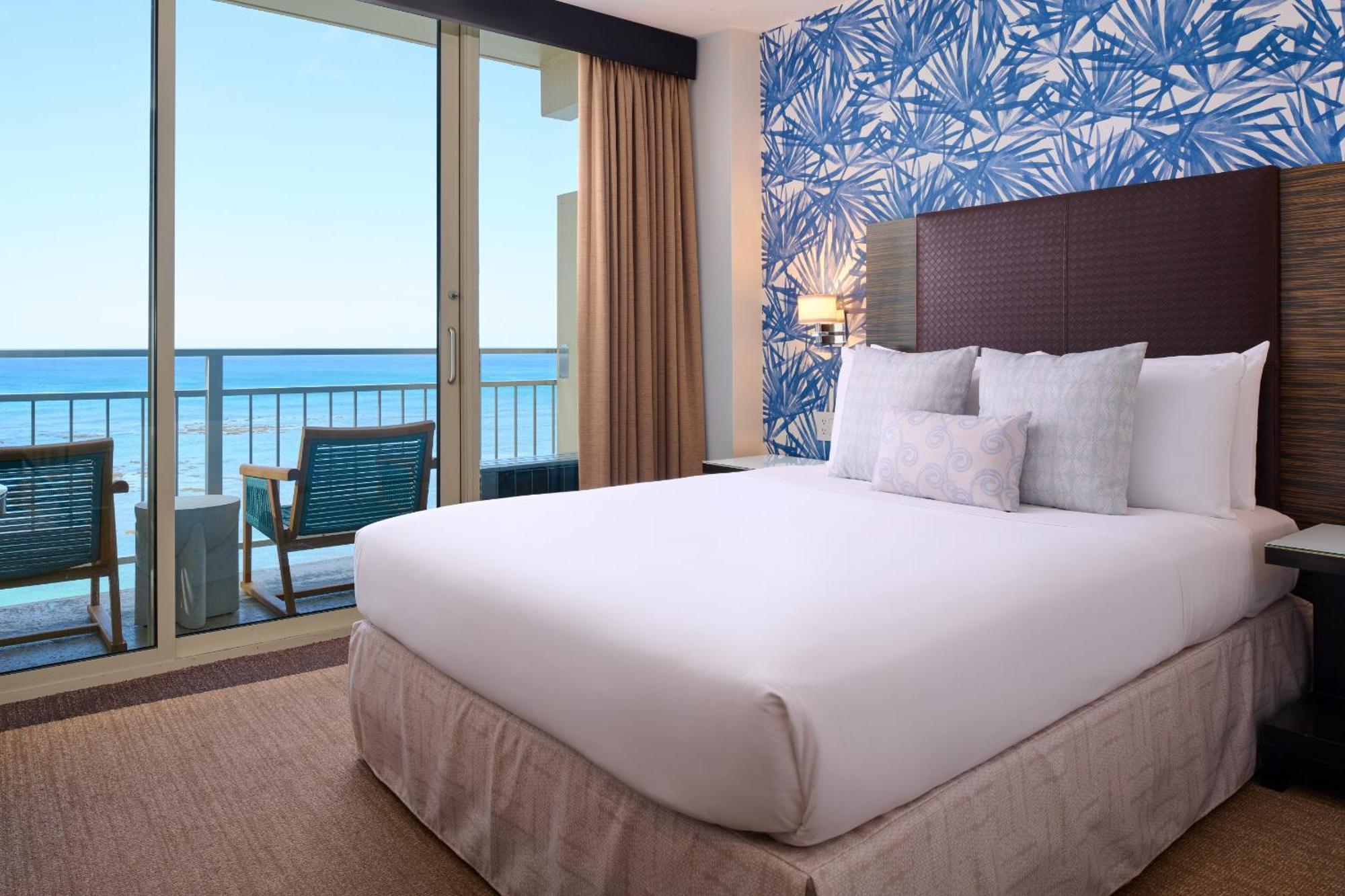 Zimmer mit Queensize-Bett und Meerblick