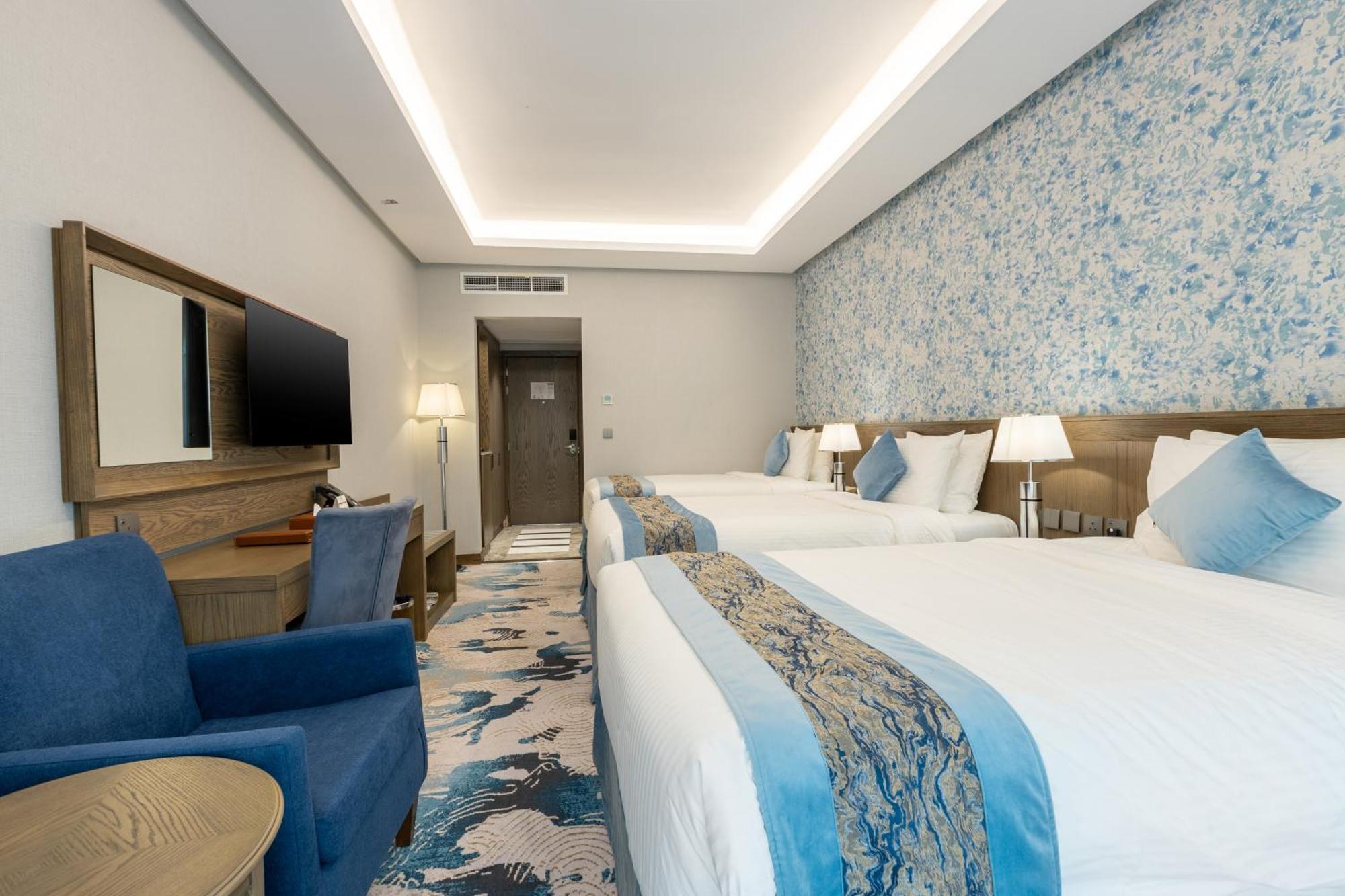 Triple Room with City View