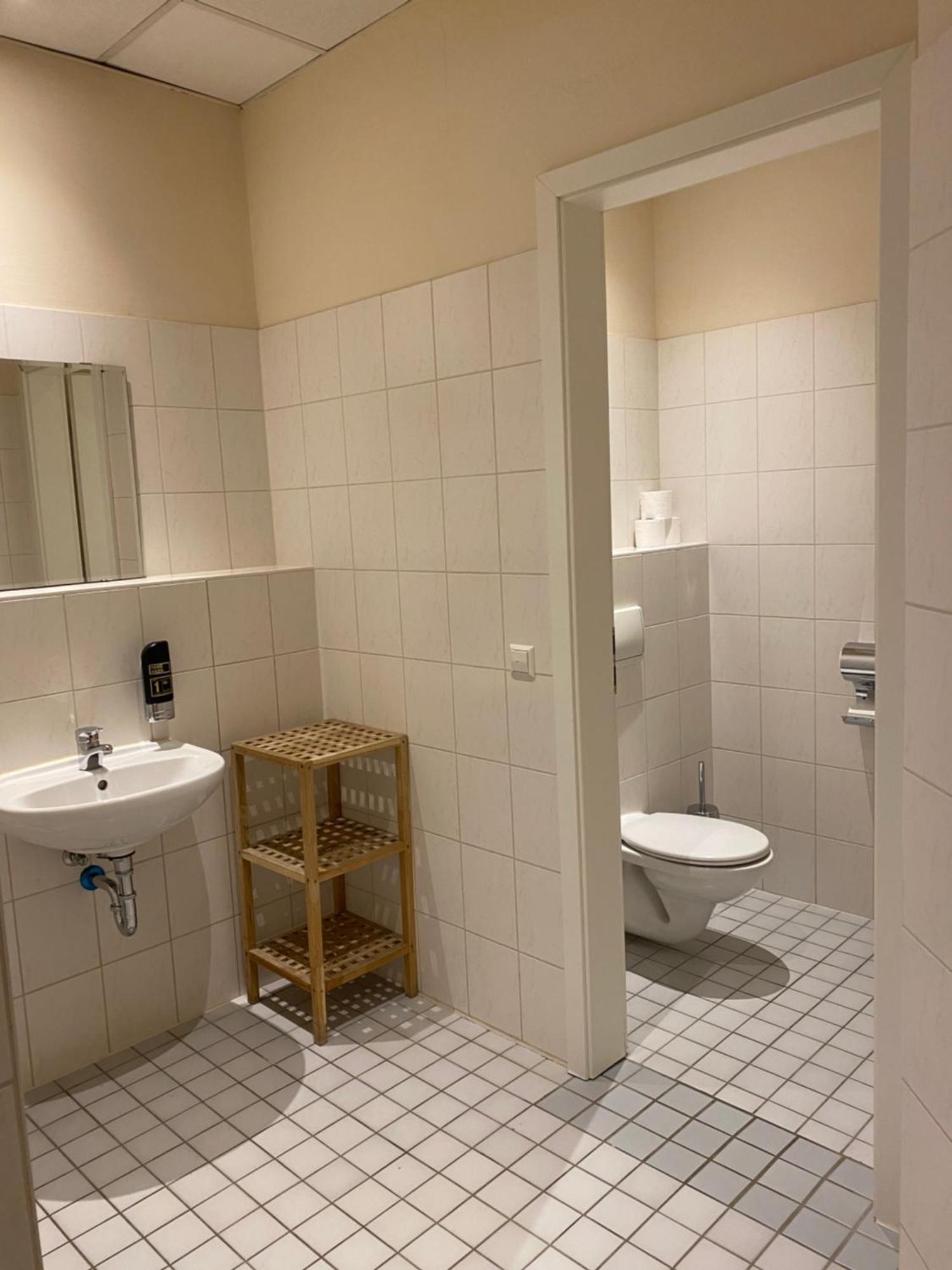 Bett im Schlafsaal mit 3 Betten und eigenem Bad