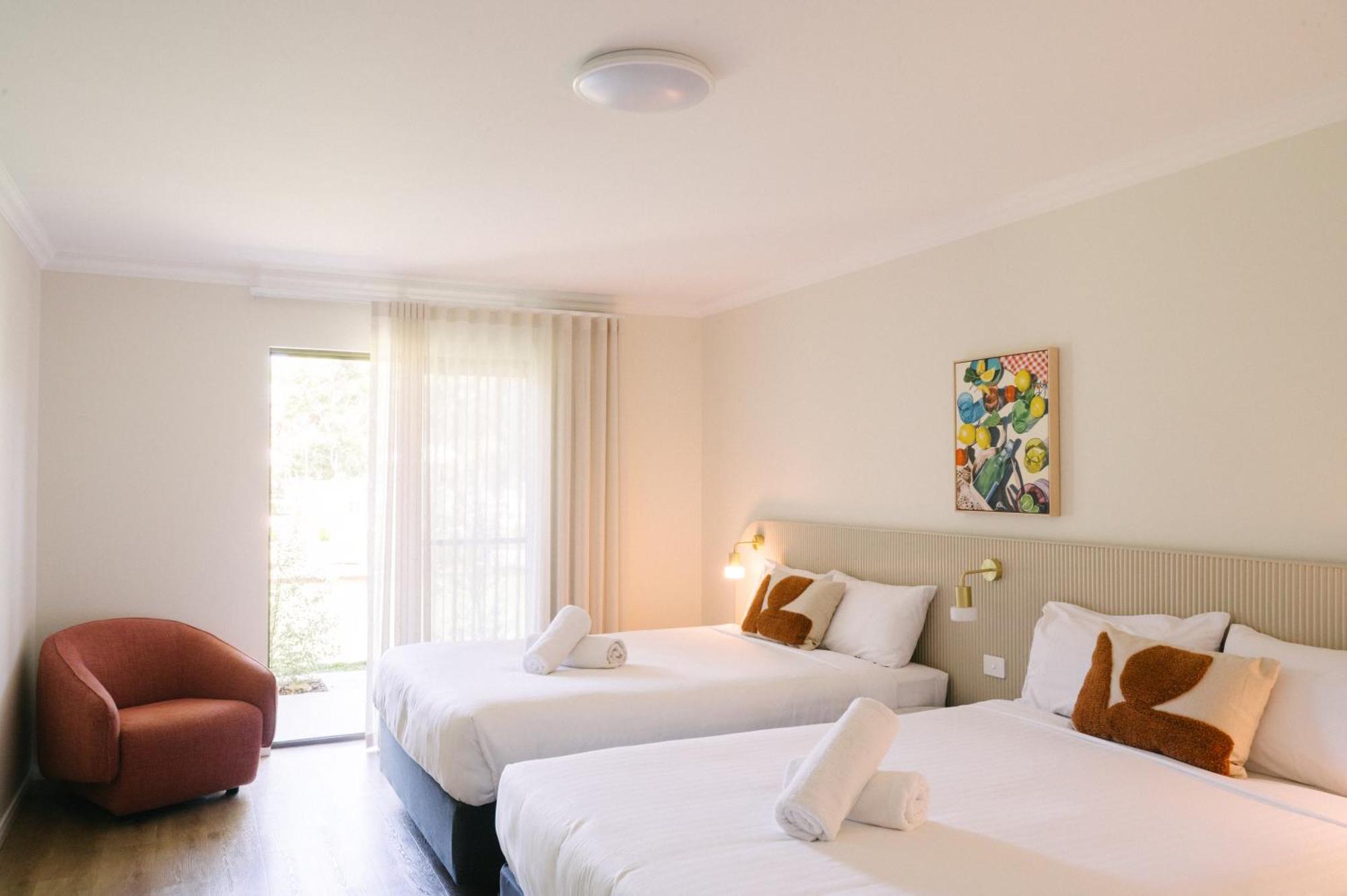 Twin Room,1643767190:JPEG