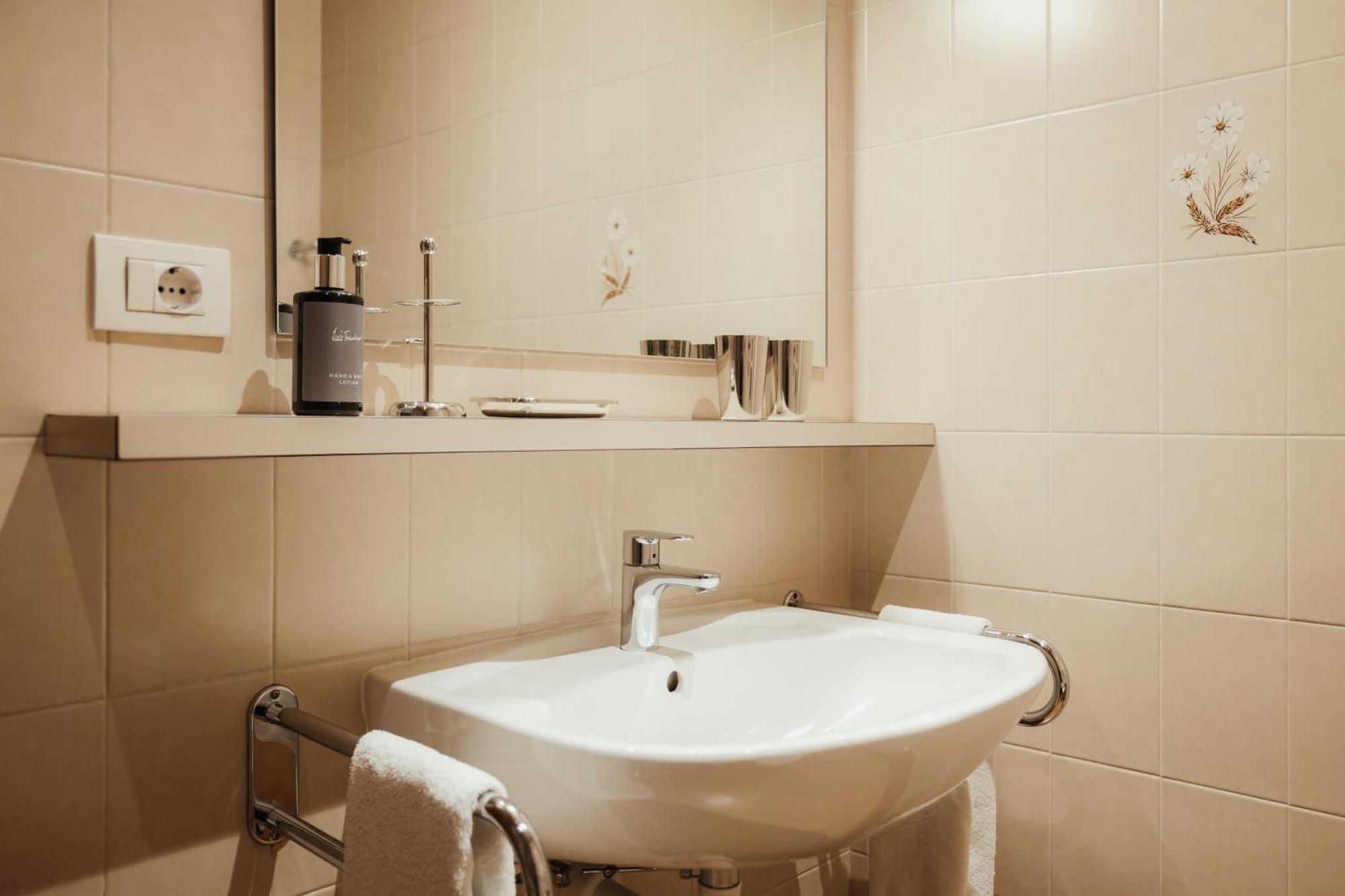 Basic Double Room