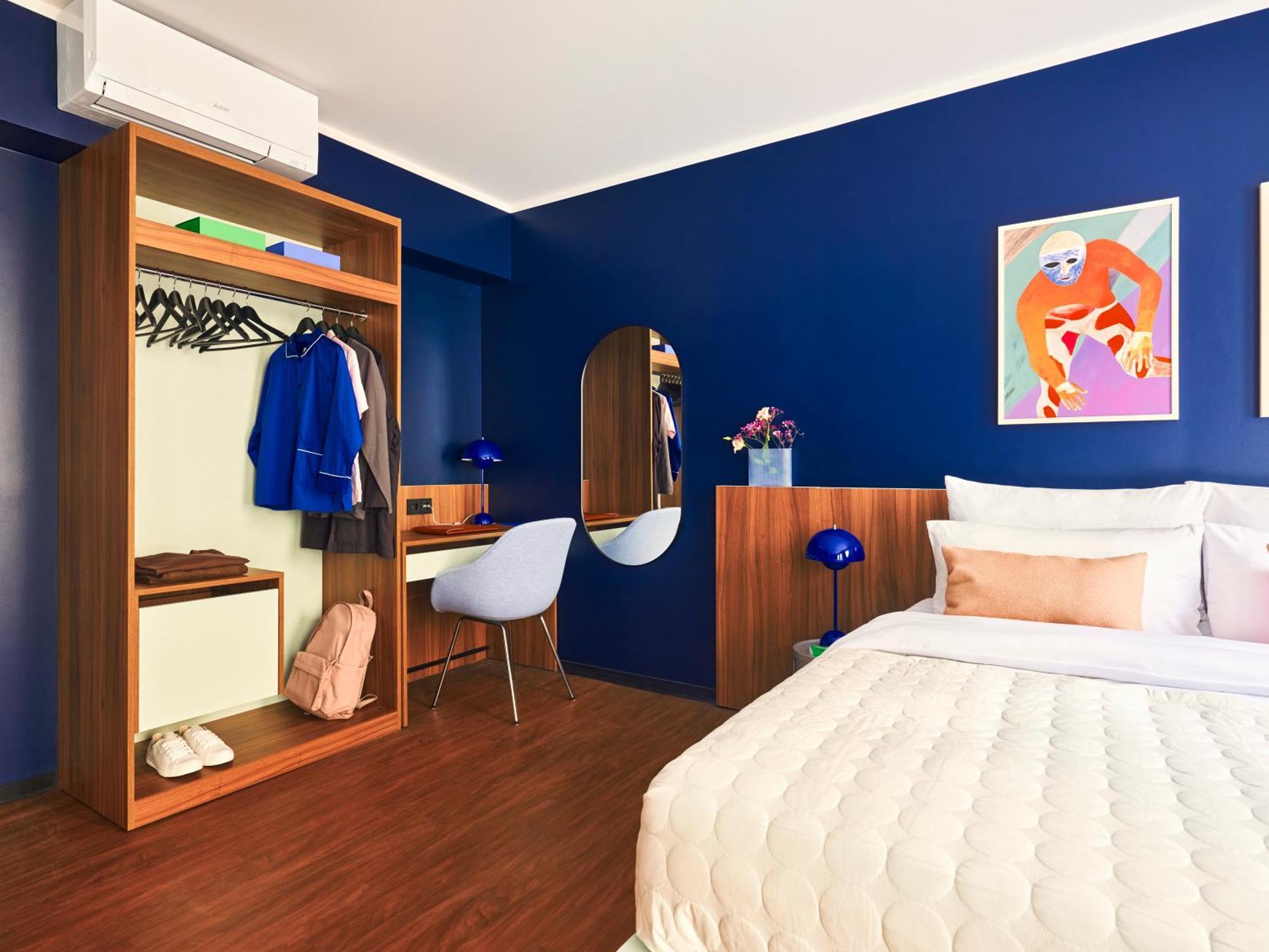 Medium Studio Kitchenette