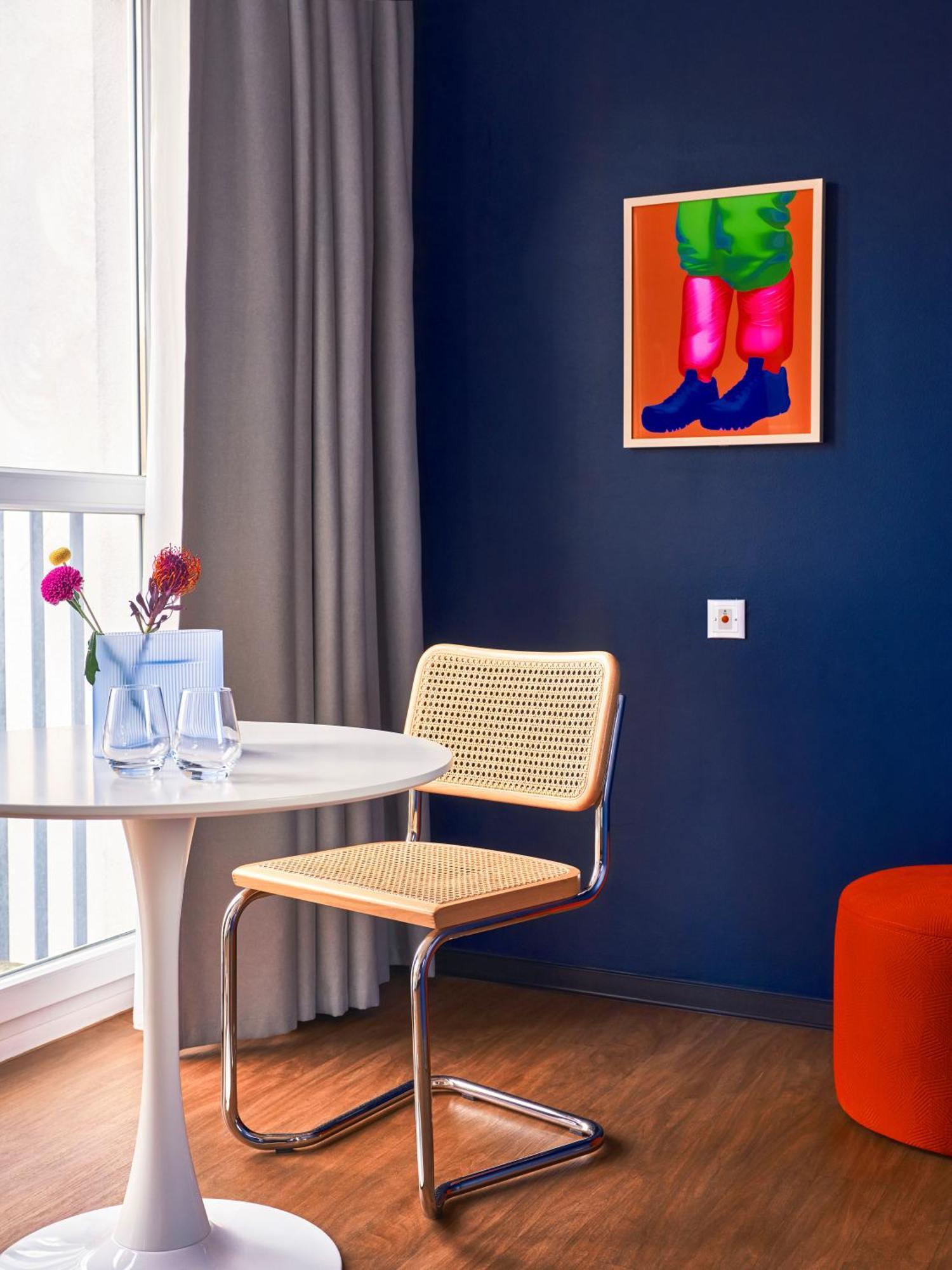 Large Room Balcony Accessible