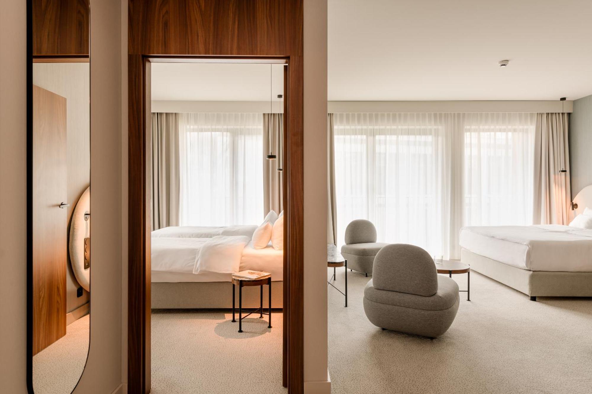 Deluxe Family Room
