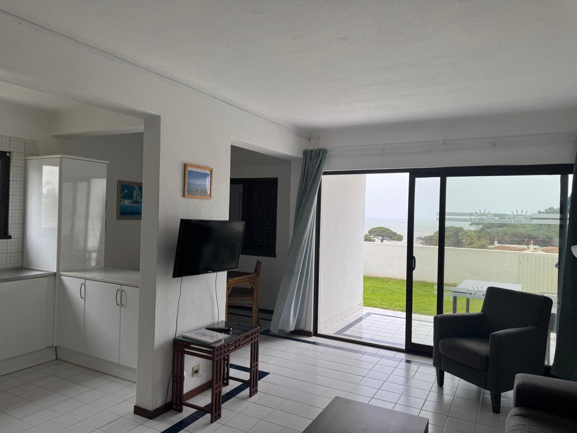 Studio Apartment Balcony or Terrace
