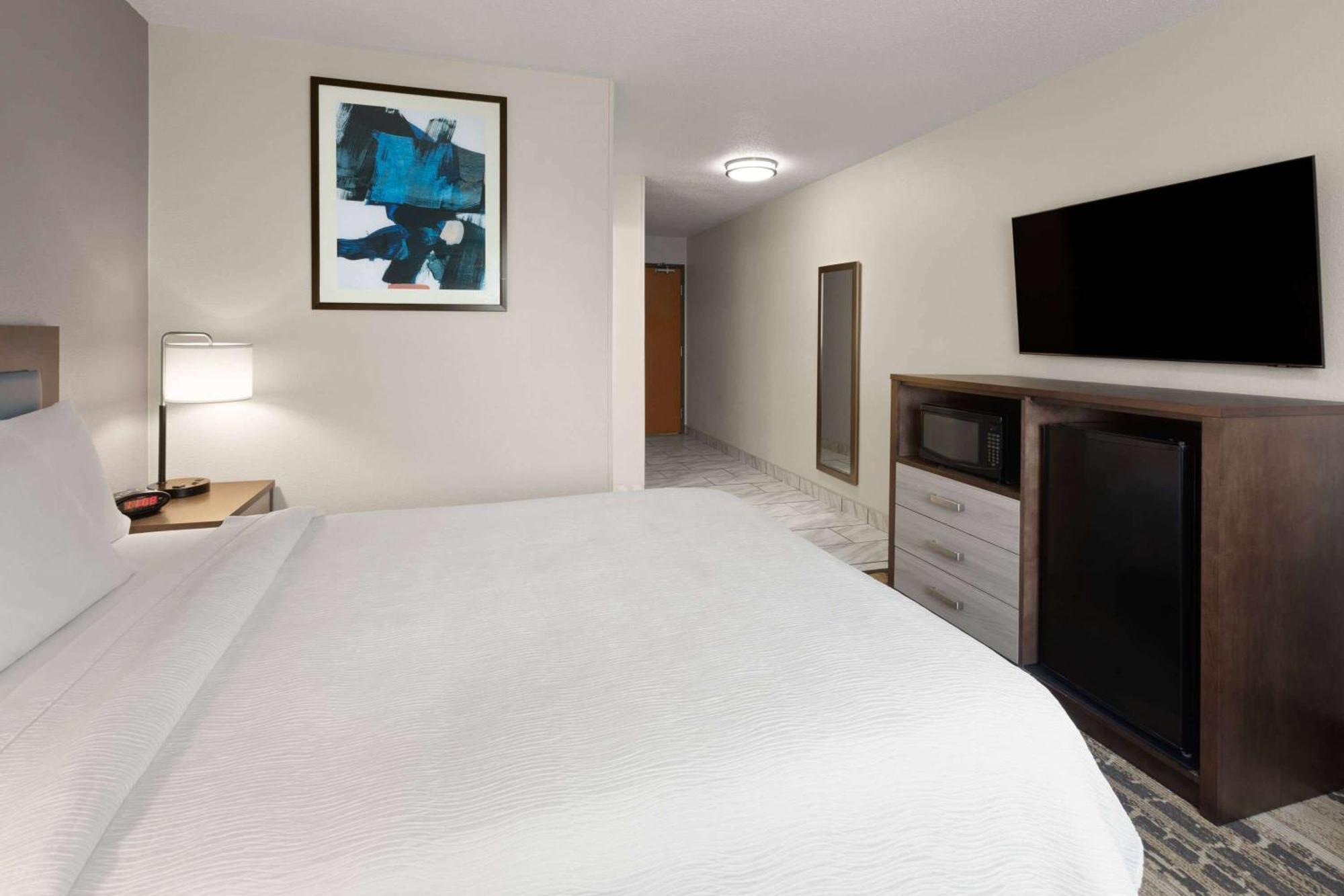 Queen Room - Non-Smoking,1657153459:JPEG