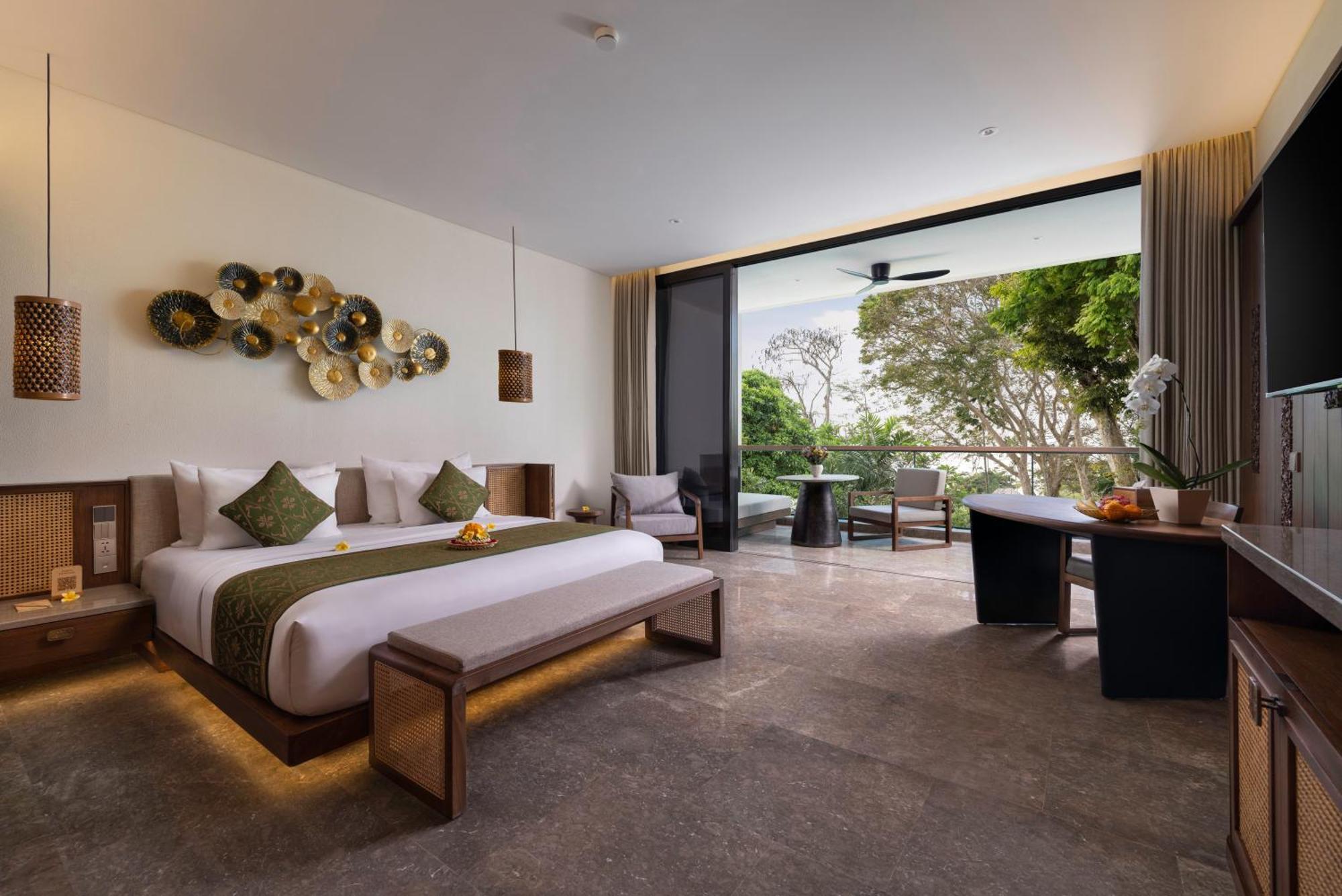 Luxury Suite King Garden View