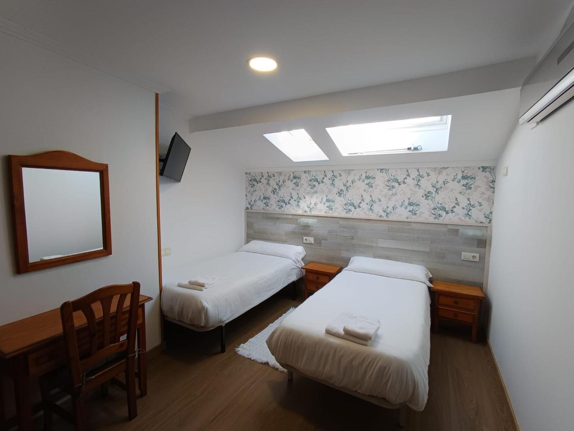 Twin Room,1663779474:JPEG