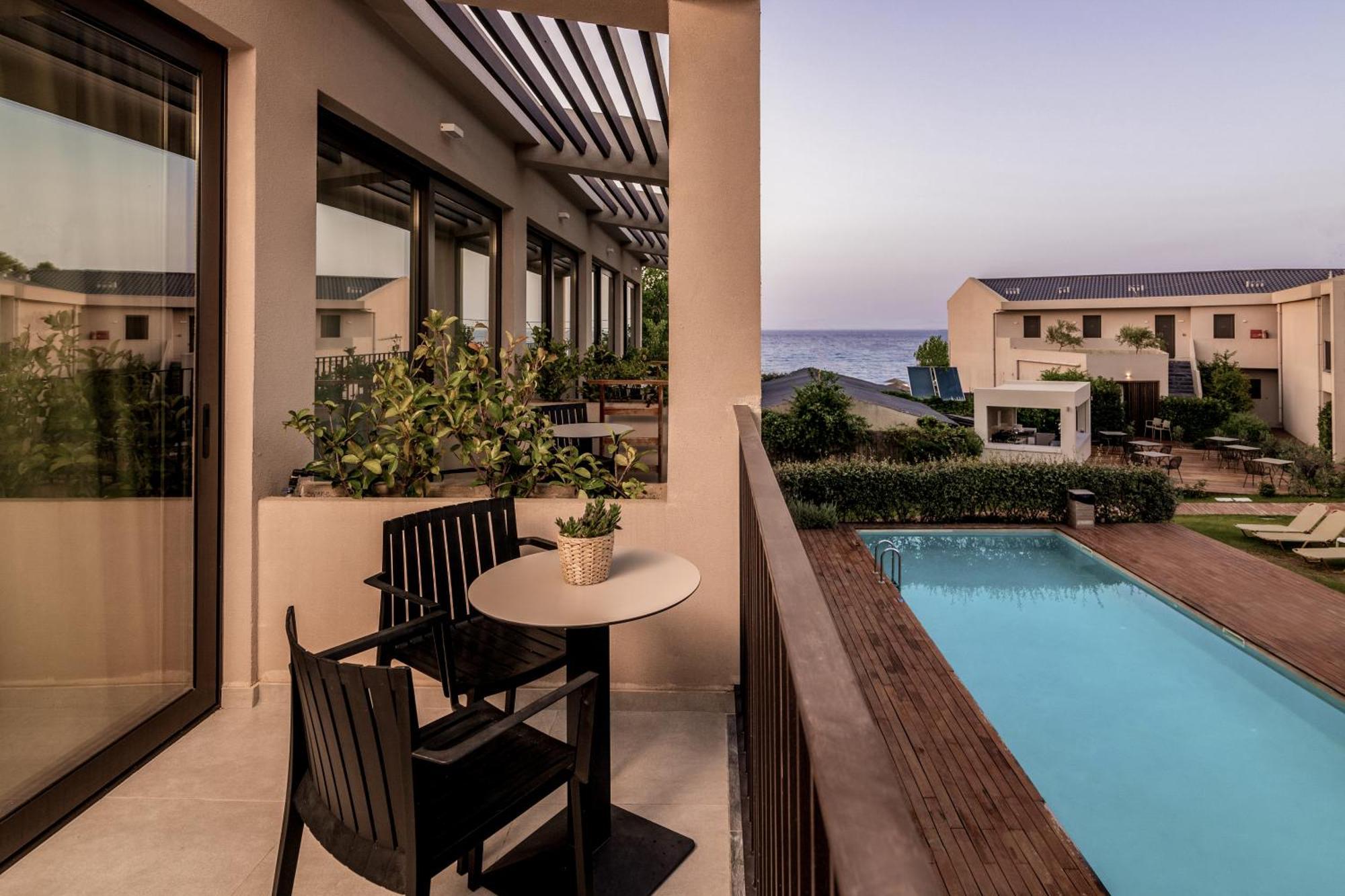 Deluxe Room with Pool View,1739706545:JPEG