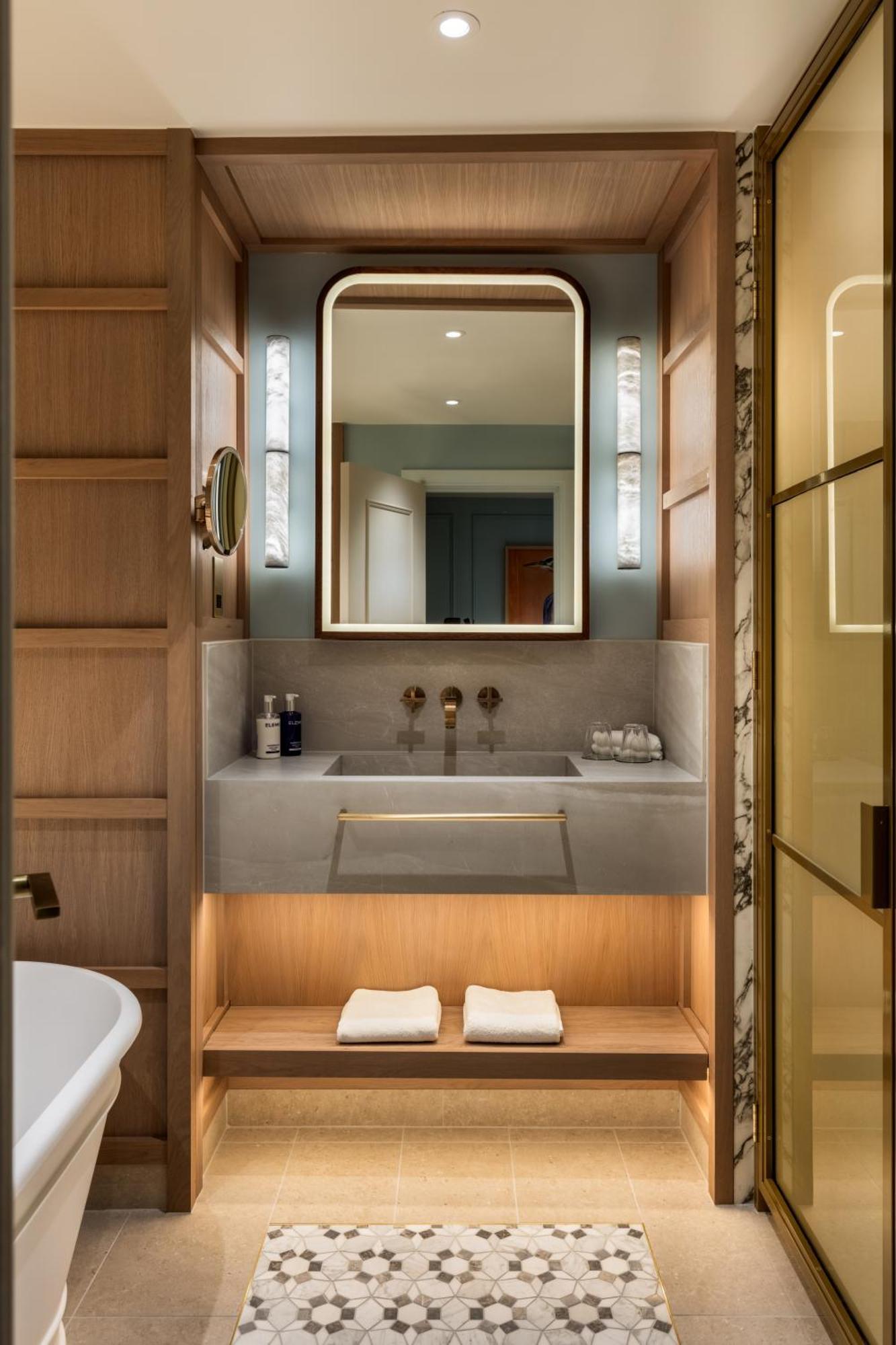 Corner Suite with access to The Club at Cottonmill Spa