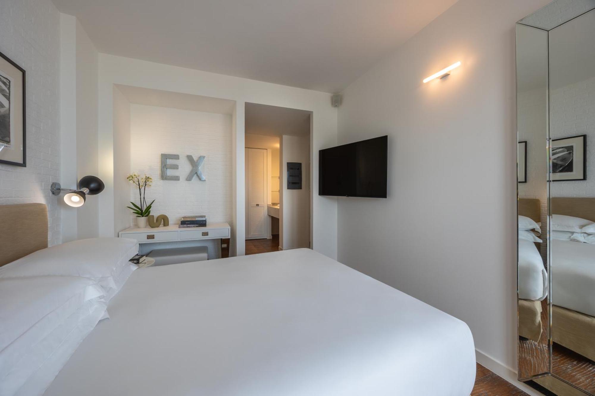 Deluxe Double Room Side Sea View