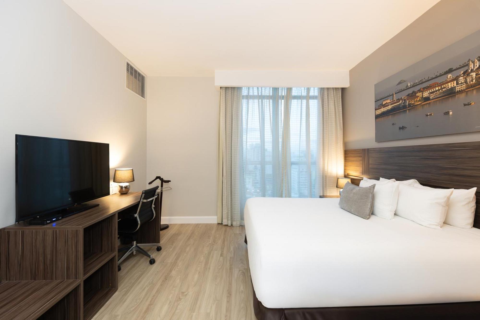 Deluxe Suite King Bed